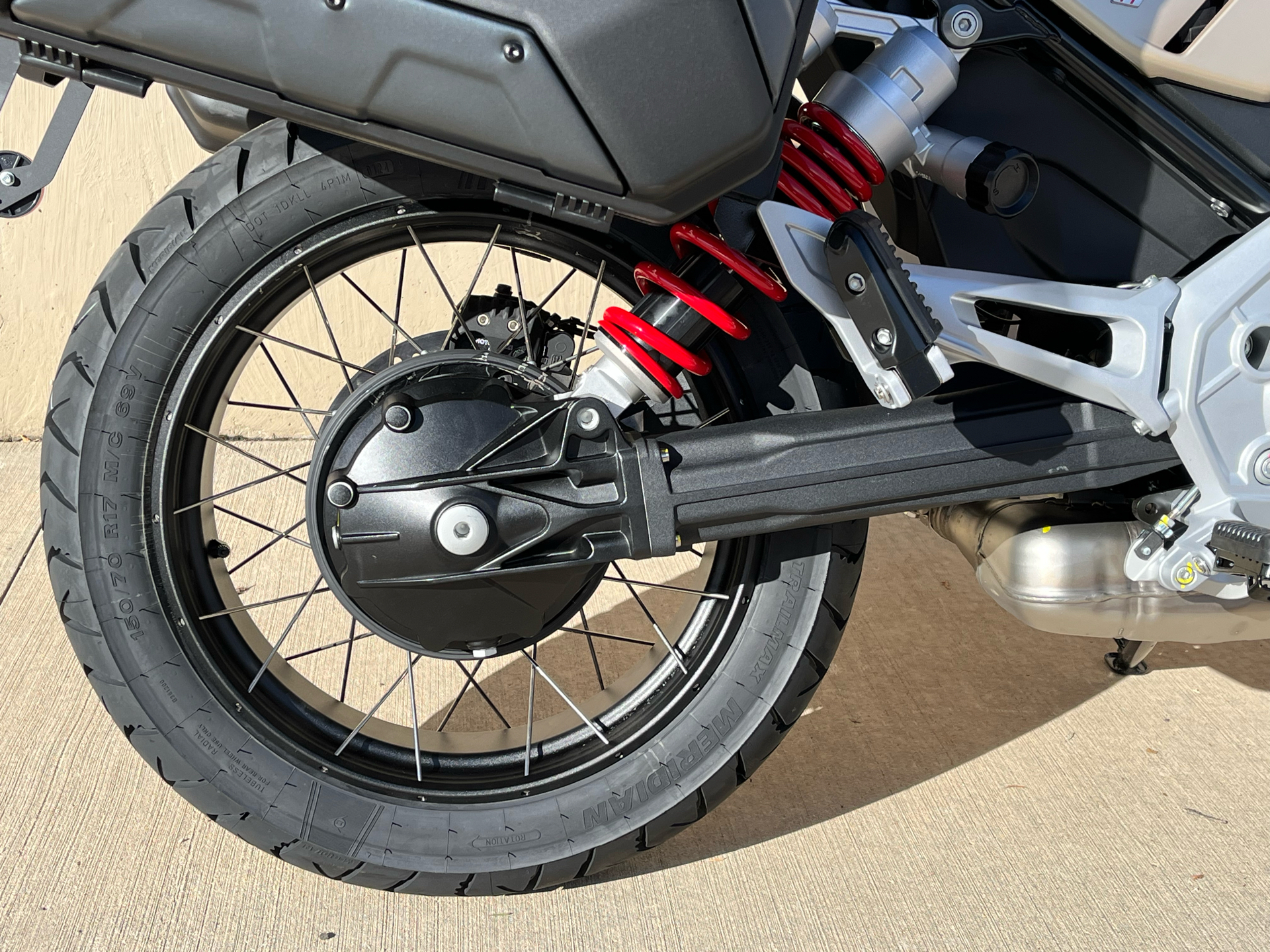 Tire Moto Guzzi 85 Tt MOTO GUZZI V 85 TT TRAVEL (2020 Motorcycle