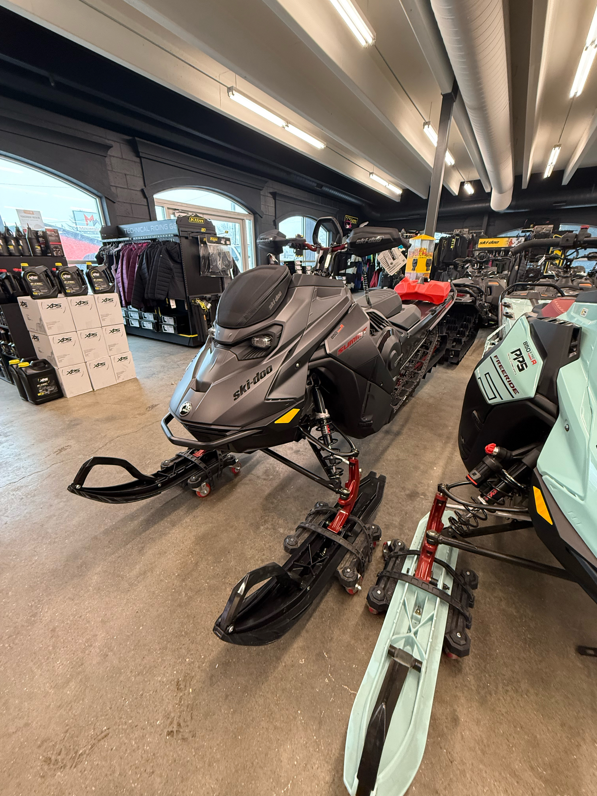 2025 Ski-Doo 850 E-Tec Turbo Summit Adrenaline 2