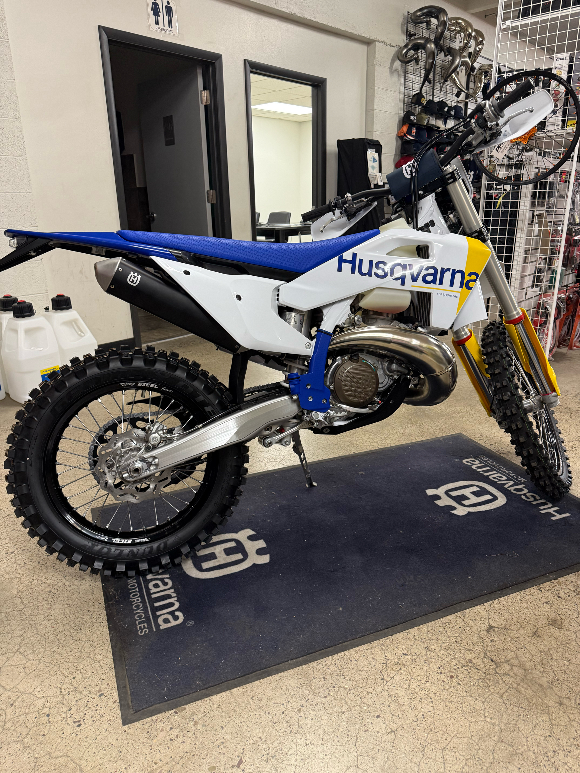 2027 Husqvarna TE 300 2