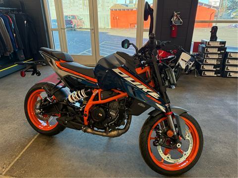 2024 KTM Duke 390 — photo 1 of 2