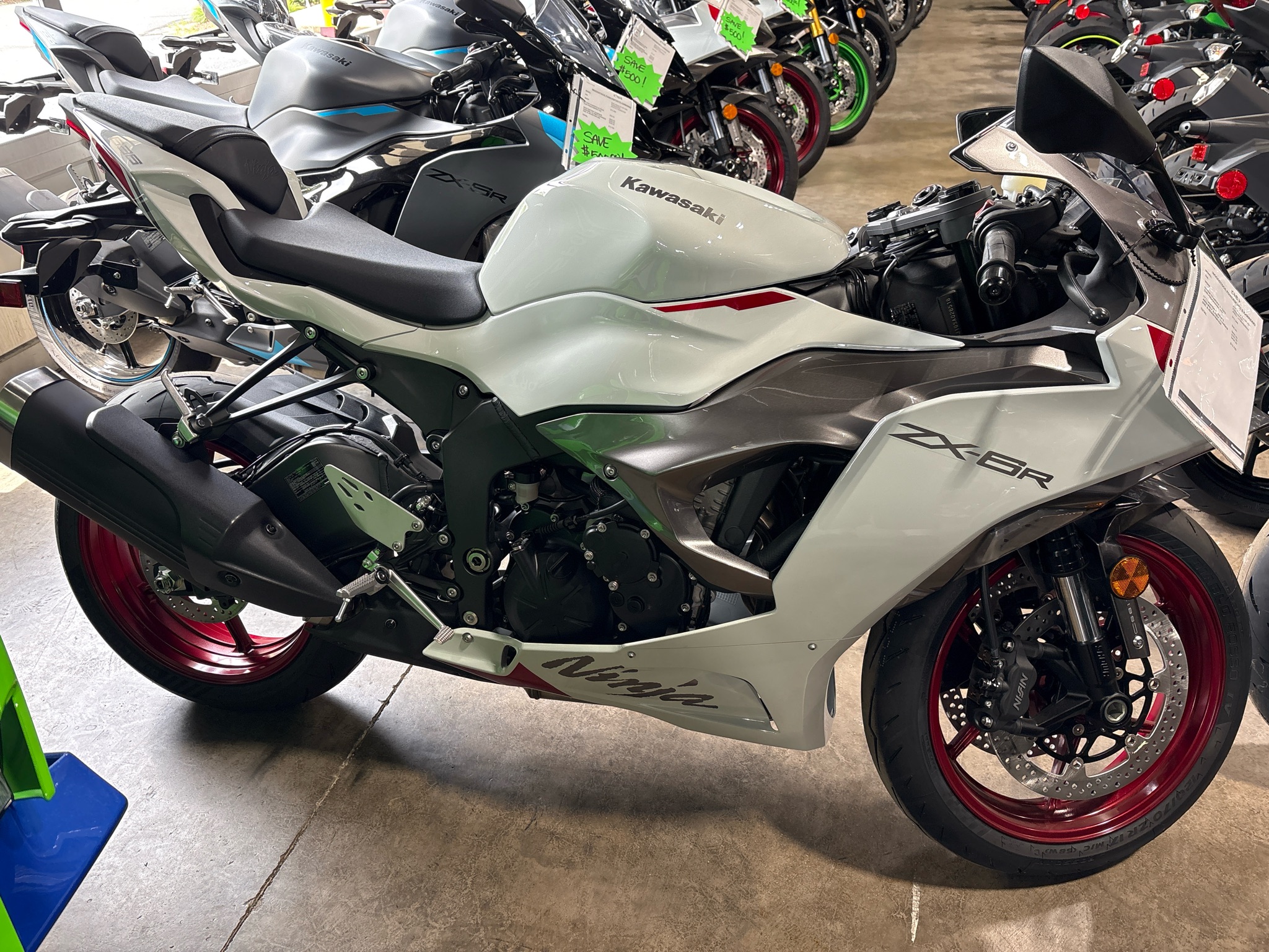 2025 Kawasaki Ninja® ZX-6R ABS 1