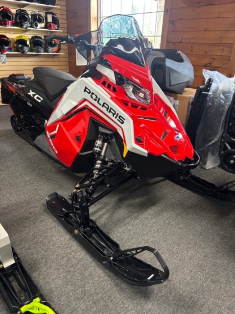 2027 Polaris 850 INDY XC 137 Indy Red ES