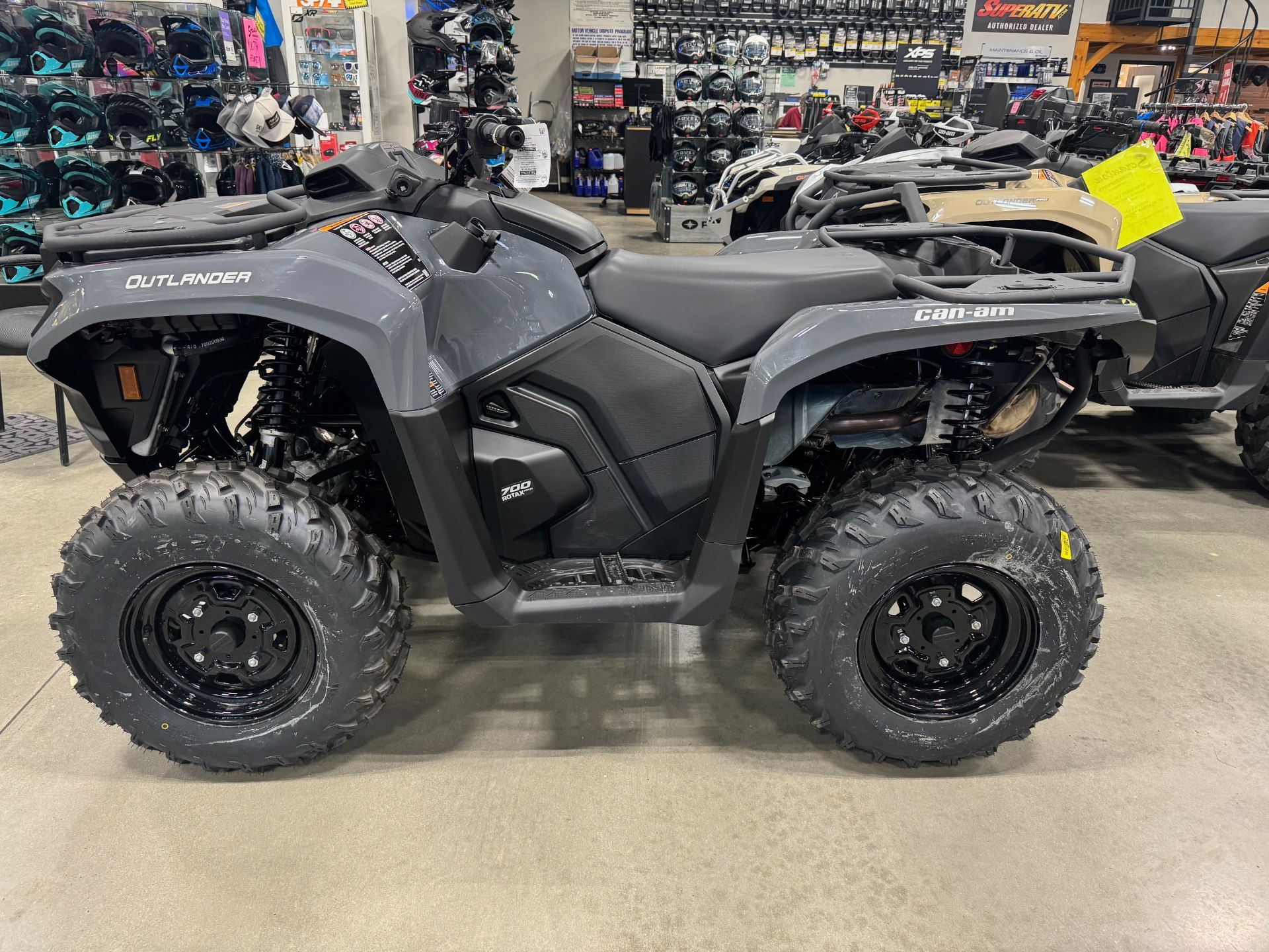 2025 Can-Am Outlander DPS 700 in Vernon, Connecticut - Photo 3