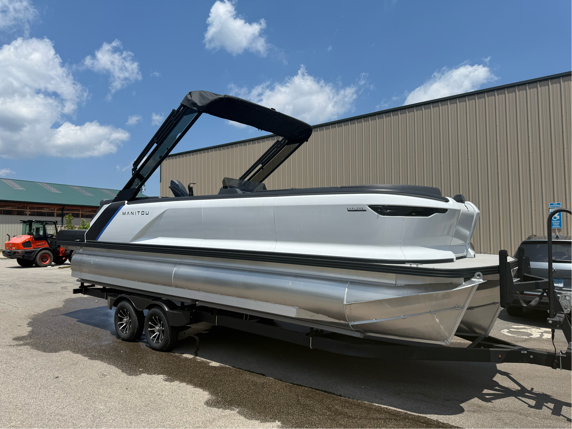 New 2025 Manitou EXPLORE 24 STEALTH, 06066 Vernon - Boat Trader