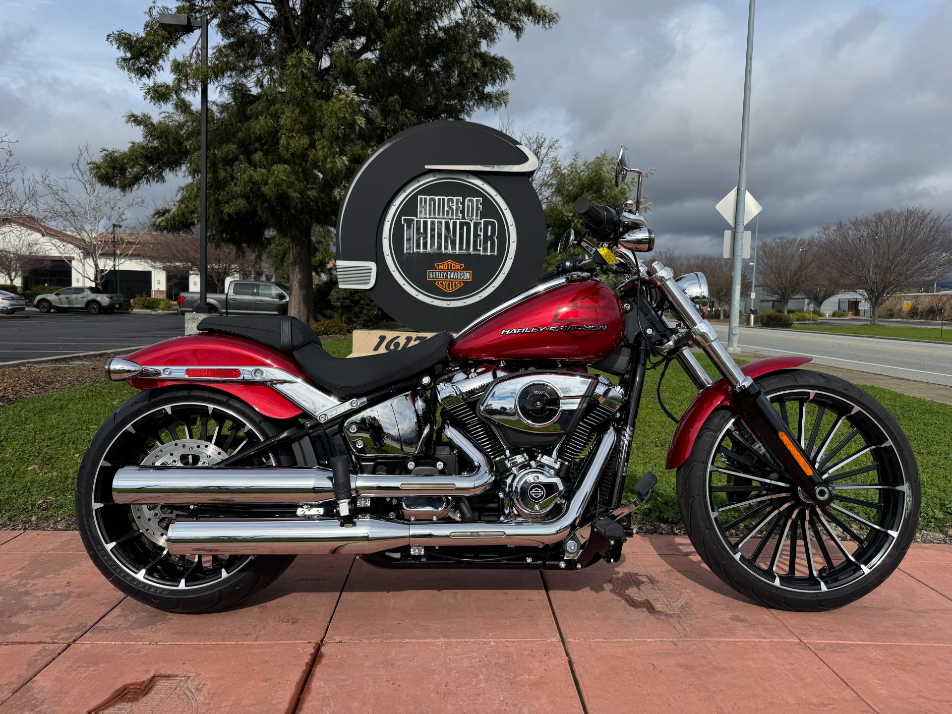 Harley-Davidson バイクタンク レッド New 2025 Harley-Davidson Breakout® Motorcycle - Specs, Price