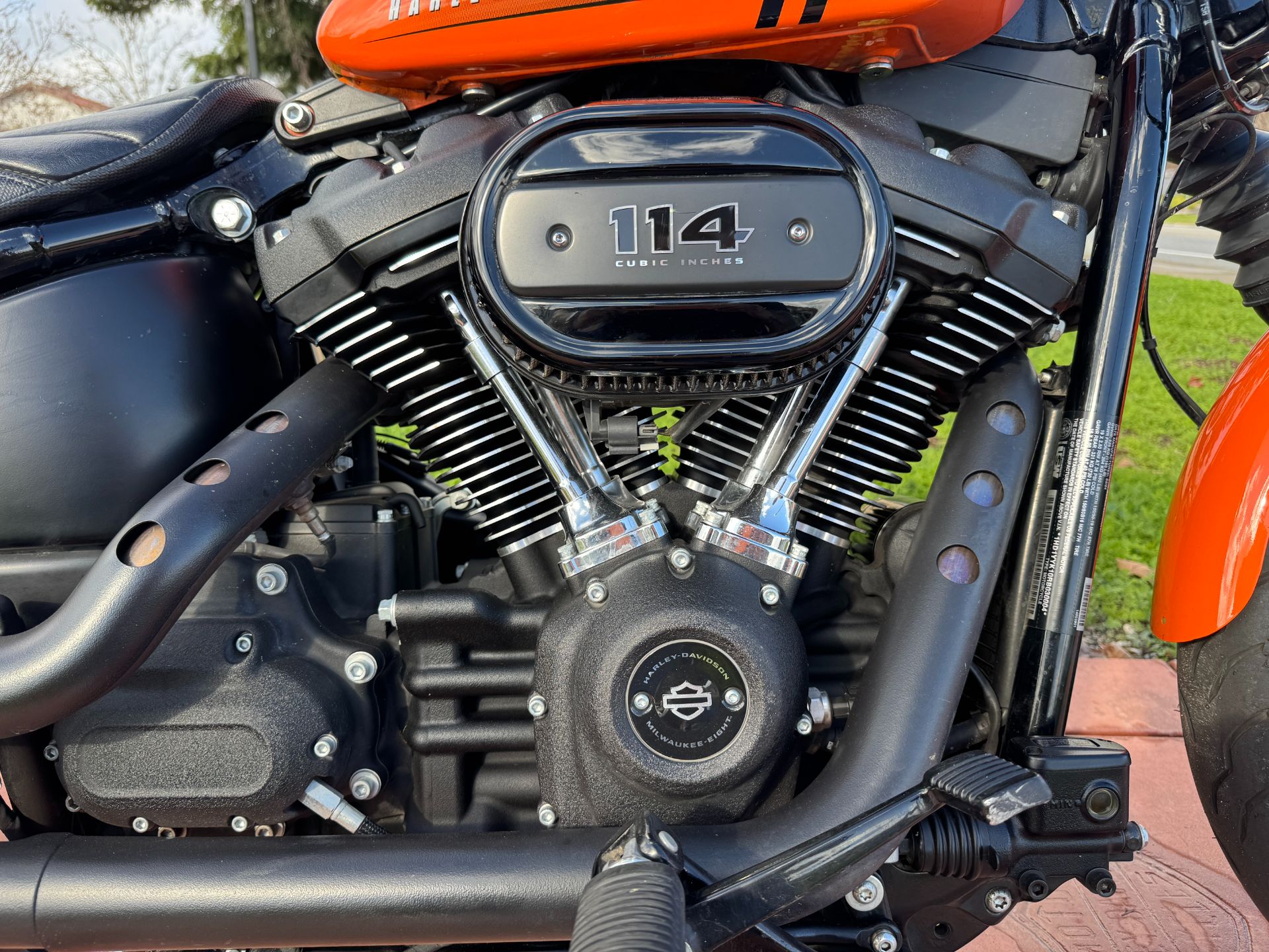 Harley Street Bob Motor Classic Fighter: A Punchy Custom Street