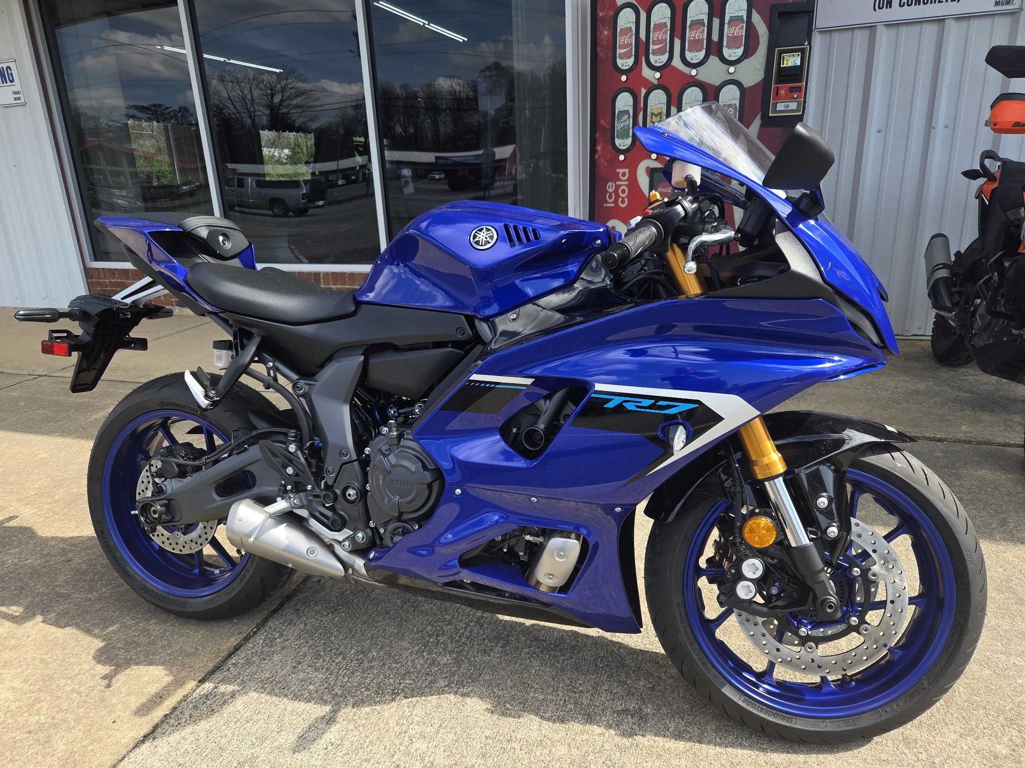 2025 Yamaha YZF-R7 1
