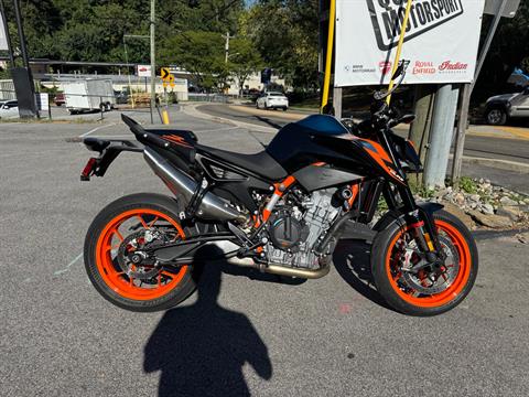 2022 KTM 890 Duke R