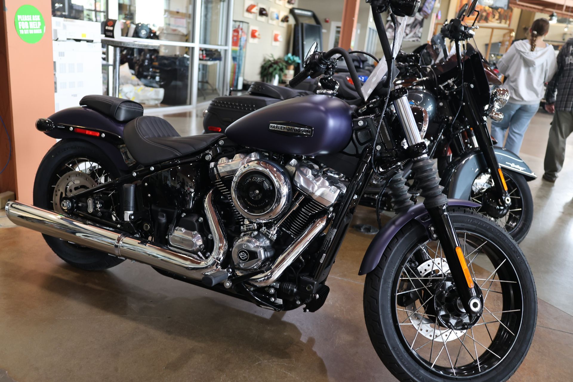 street bobオープンロード 7 1/2 黒　60cm New 2025 Harley-Davidson Street Bob® Motorcycle - Specs