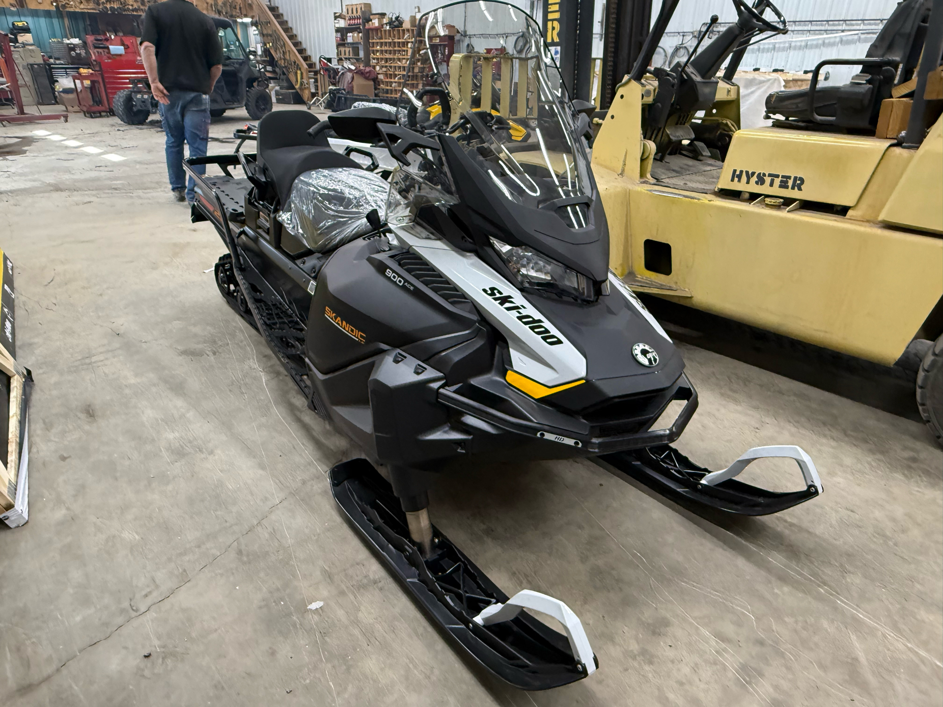 New 2026 Ski-Doo Skandic LE 900 ACE ES Silent Cobra WT 1.5 Track