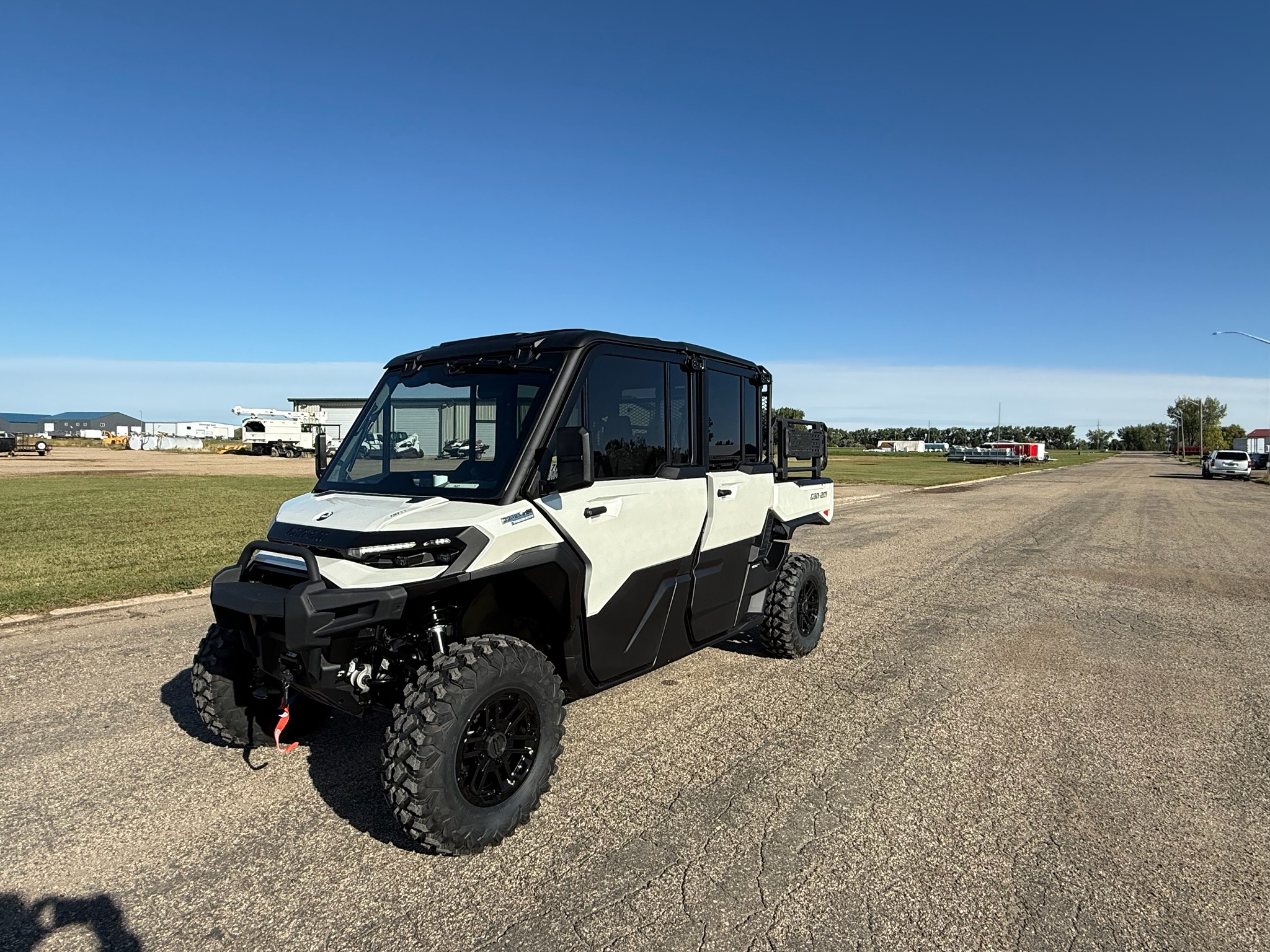 2027 Can-Am™ Defender XU MAX Limited HD11 1