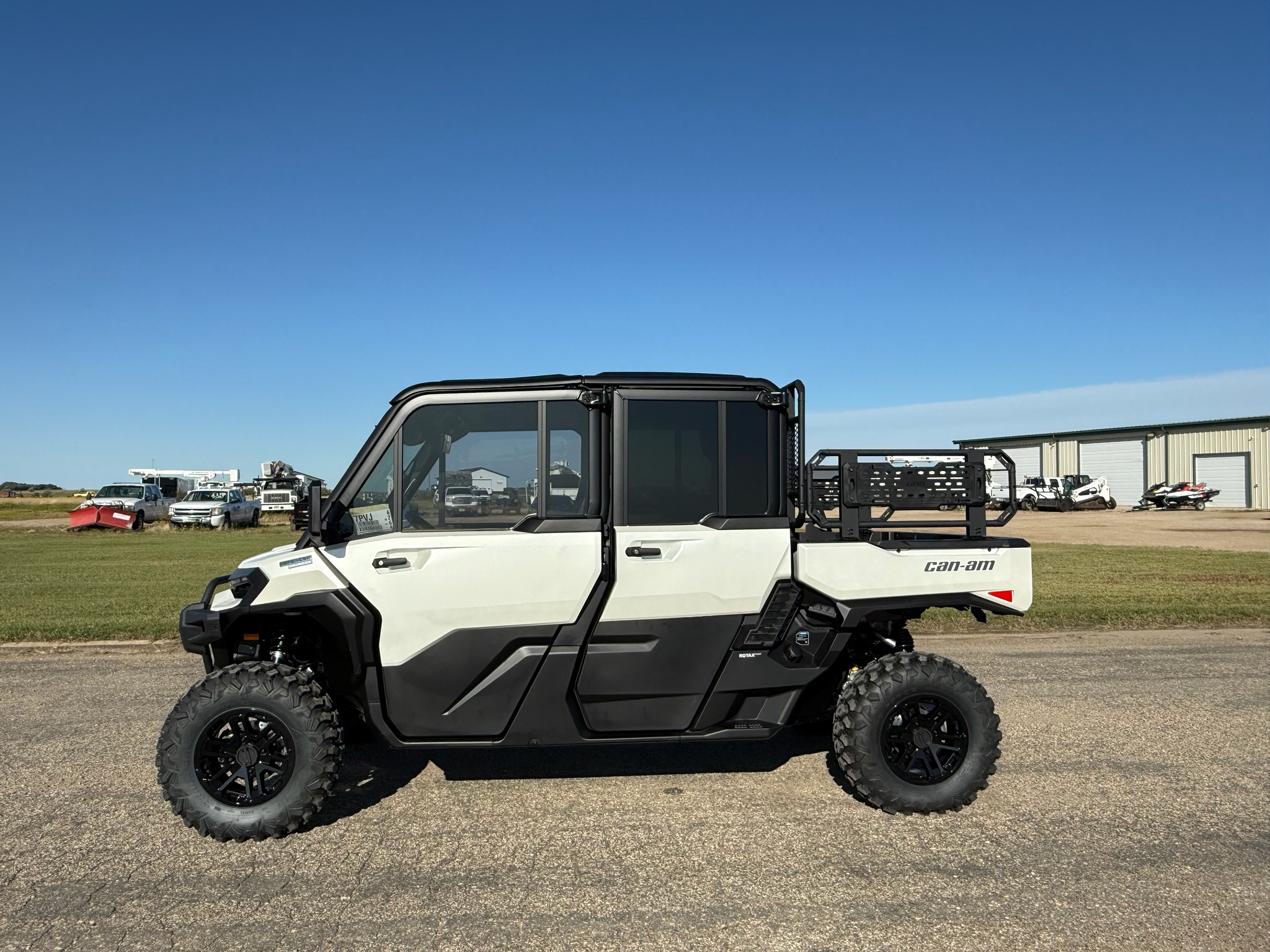 2027 Can-Am™ Defender XU MAX Limited HD11 3