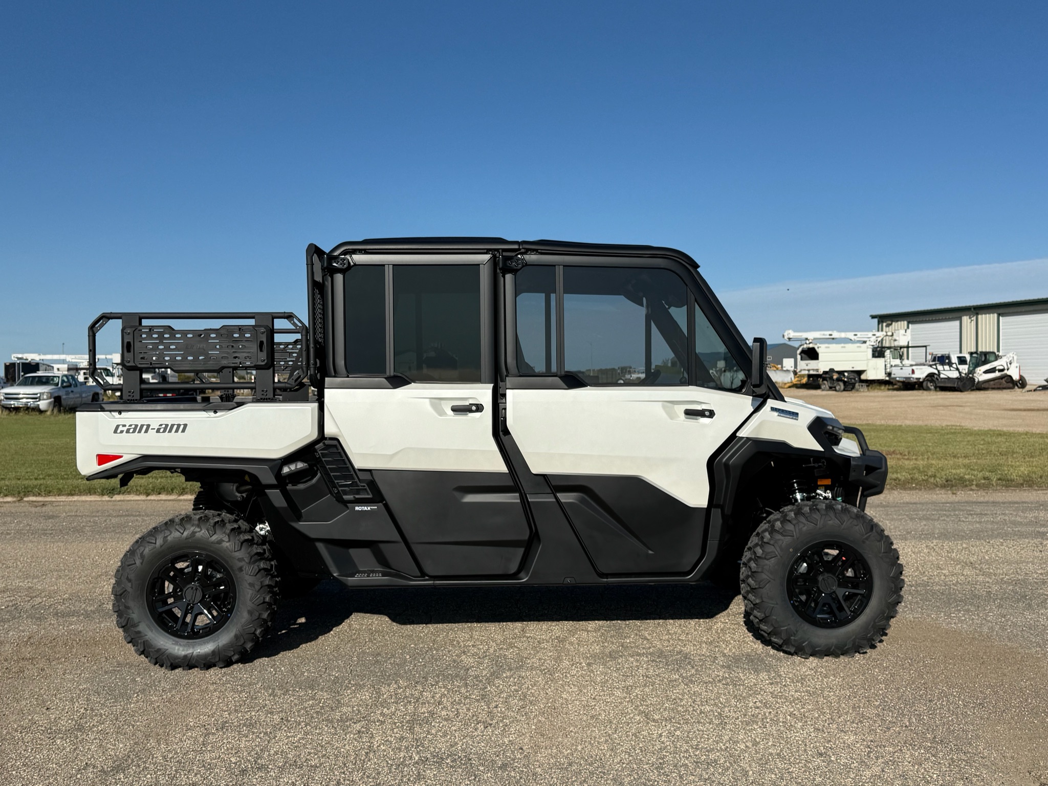 2027 Can-Am™ Defender XU MAX Limited HD11 6