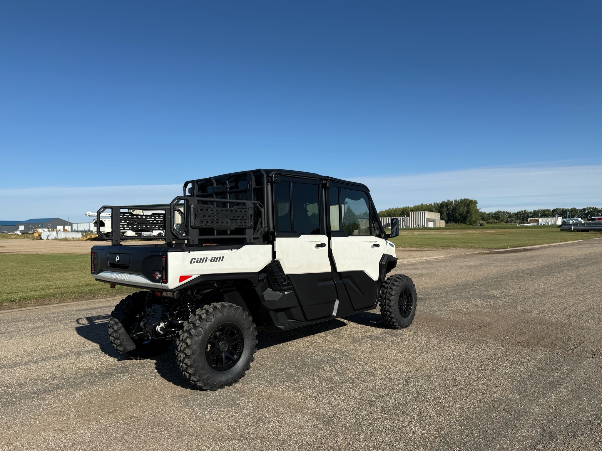 2027 Can-Am™ Defender XU MAX Limited HD11 7