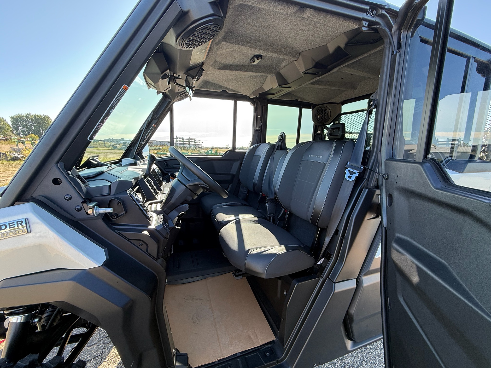 2027 Can-Am™ Defender XU MAX Limited HD11 10