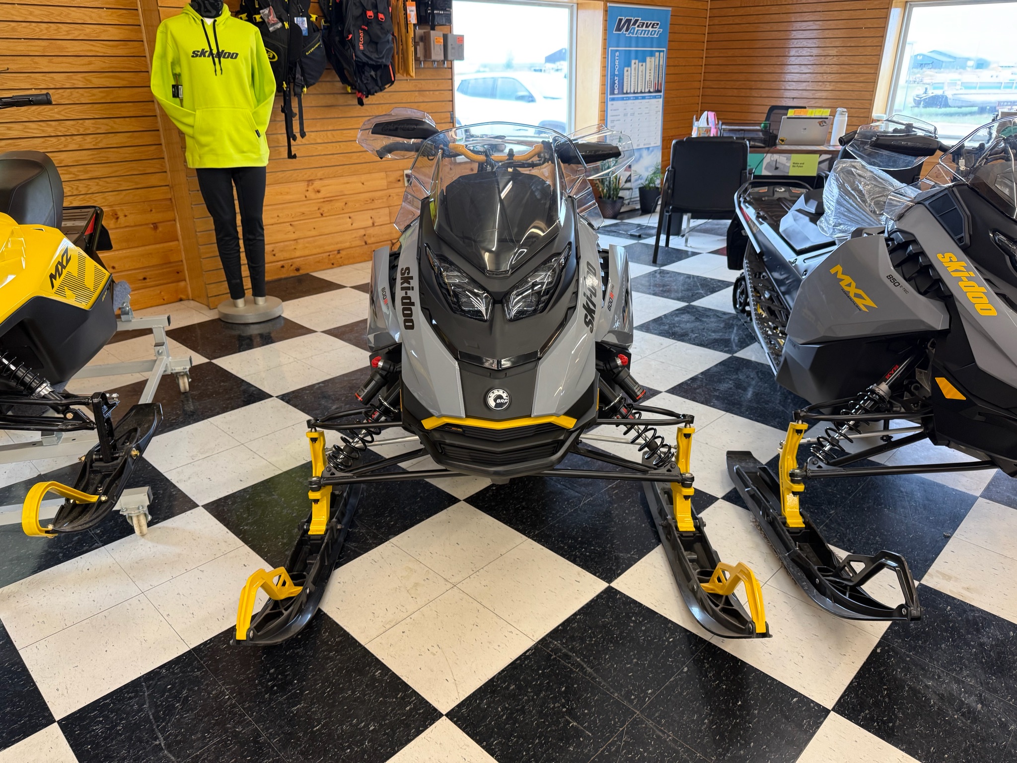 2025 Ski-Doo MXZ Adrenaline w/ Blizzard Package 137 600R E-TEC  2