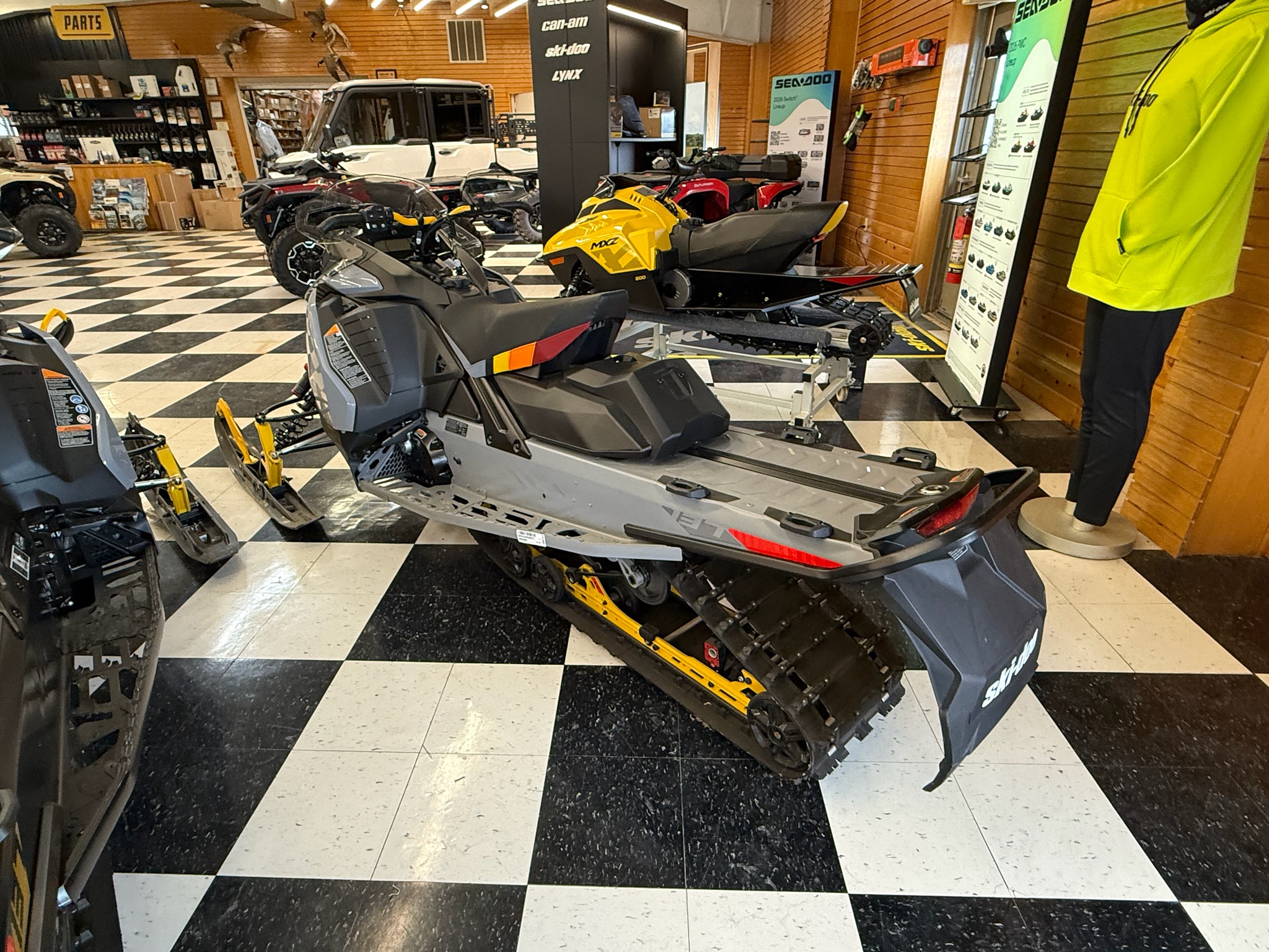 2025 Ski-Doo MXZ Adrenaline w/ Blizzard Package 137 600R E-TEC  5