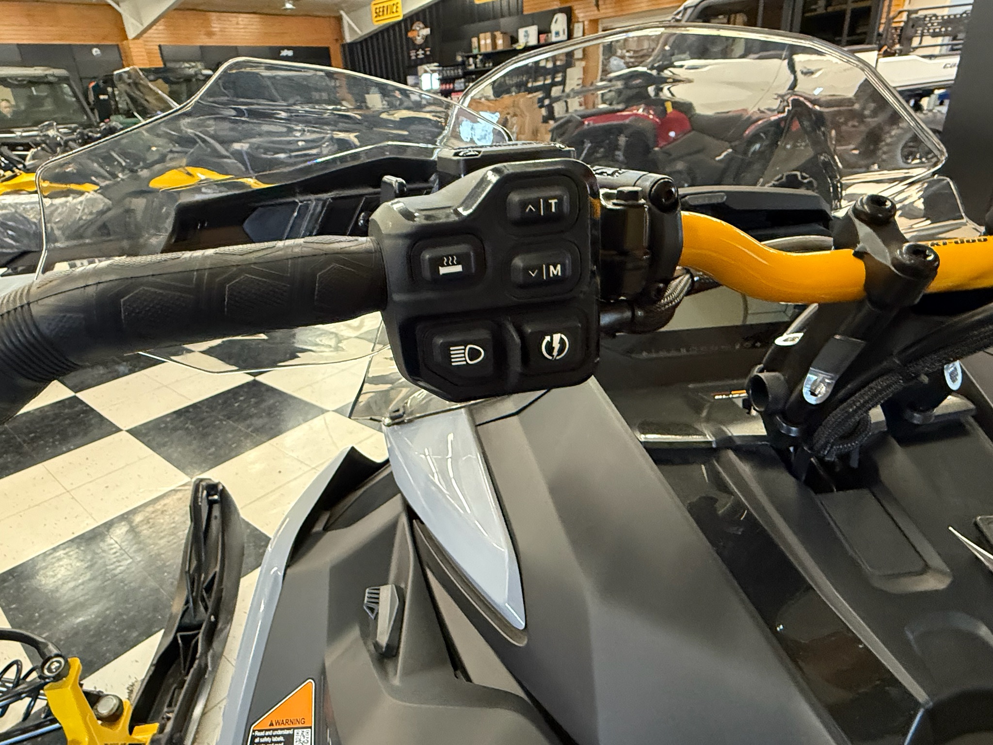 2025 Ski-Doo MXZ Adrenaline w/ Blizzard Package 137 600R E-TEC  6