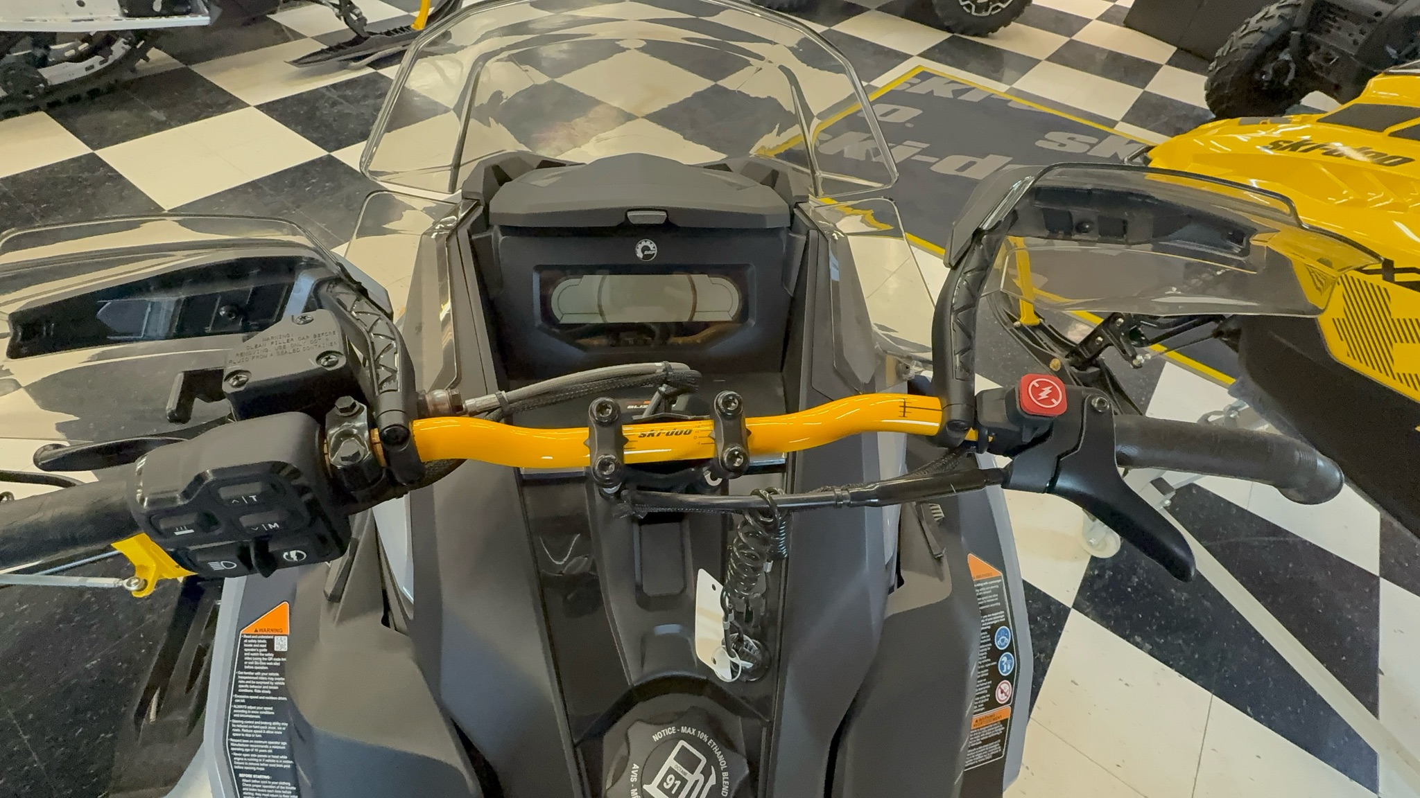 2025 Ski-Doo MXZ Adrenaline w/ Blizzard Package 137 600R E-TEC  7