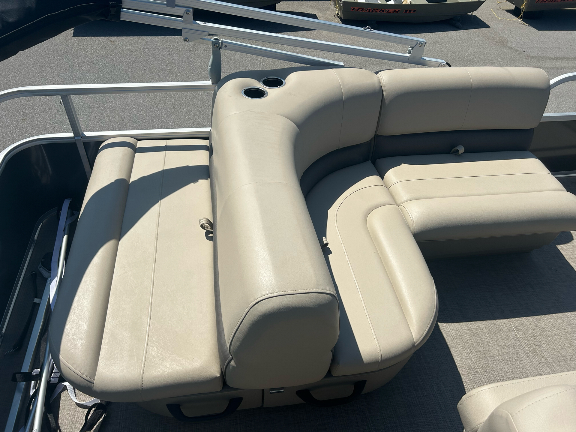 New 2025 Sun Tracker Party Barge 18 DLX, New Haven IN Specs