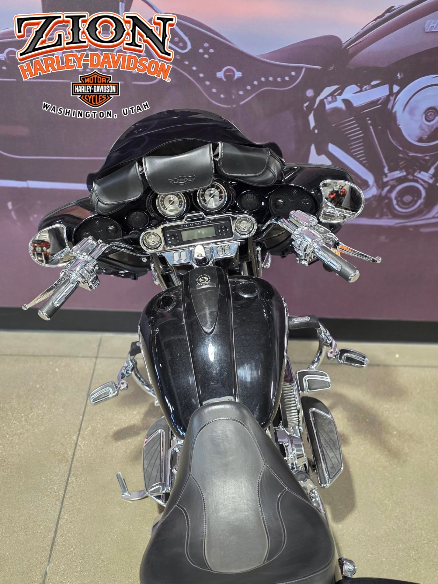 2011 Harley-Davidson CVO™ Road Glide® Ultra in Washington, Utah - Photo 4