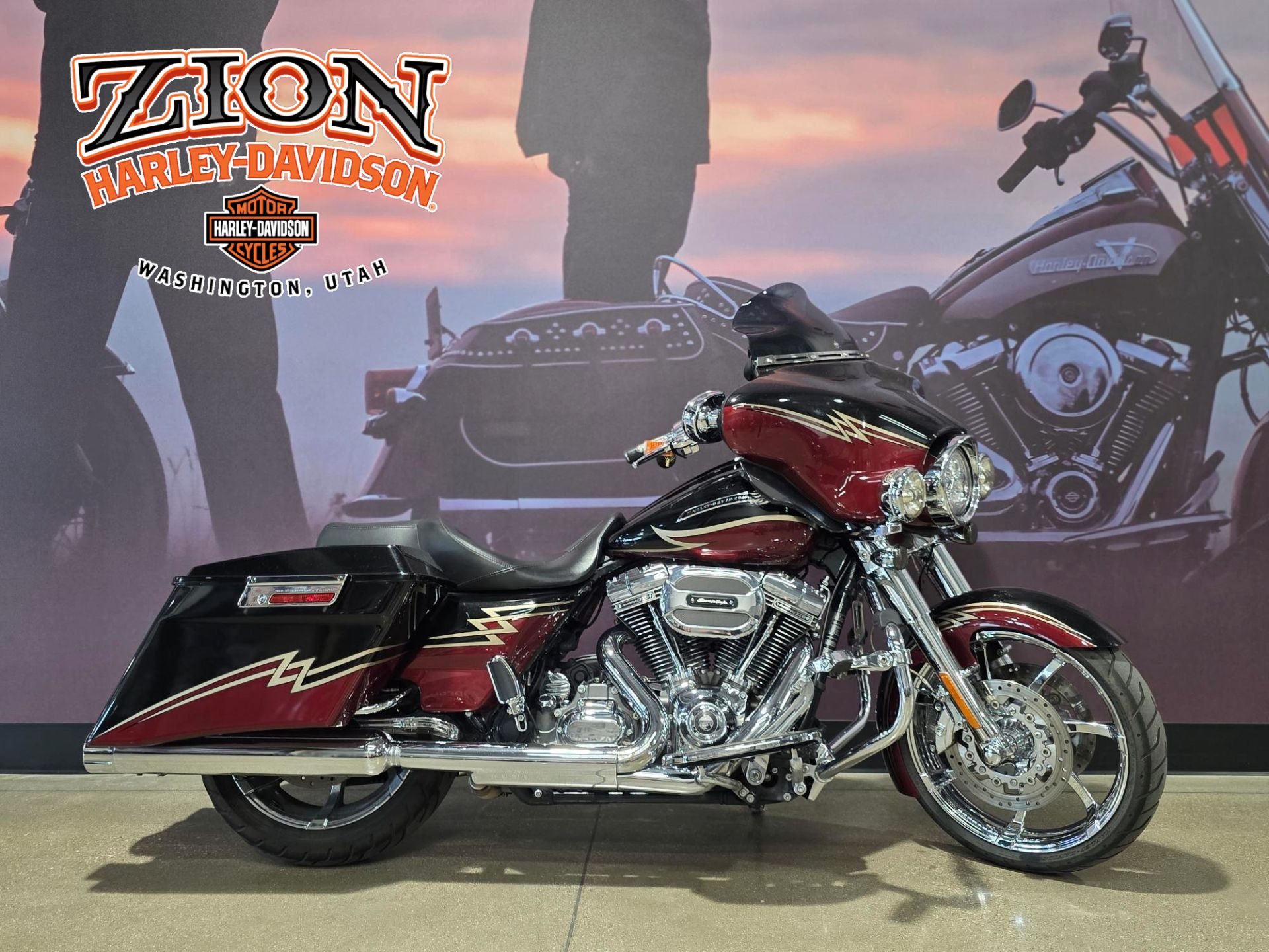 2011 Harley-Davidson CVO™ Road Glide® Ultra in Washington, Utah - Photo 1