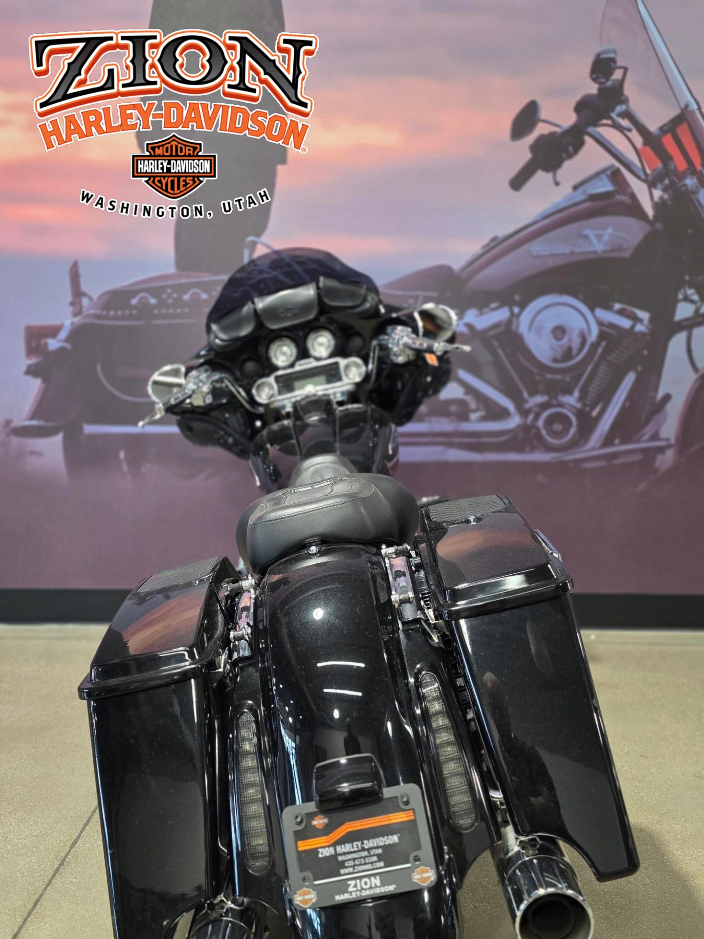 2011 Harley-Davidson CVO™ Road Glide® Ultra in Washington, Utah - Photo 5