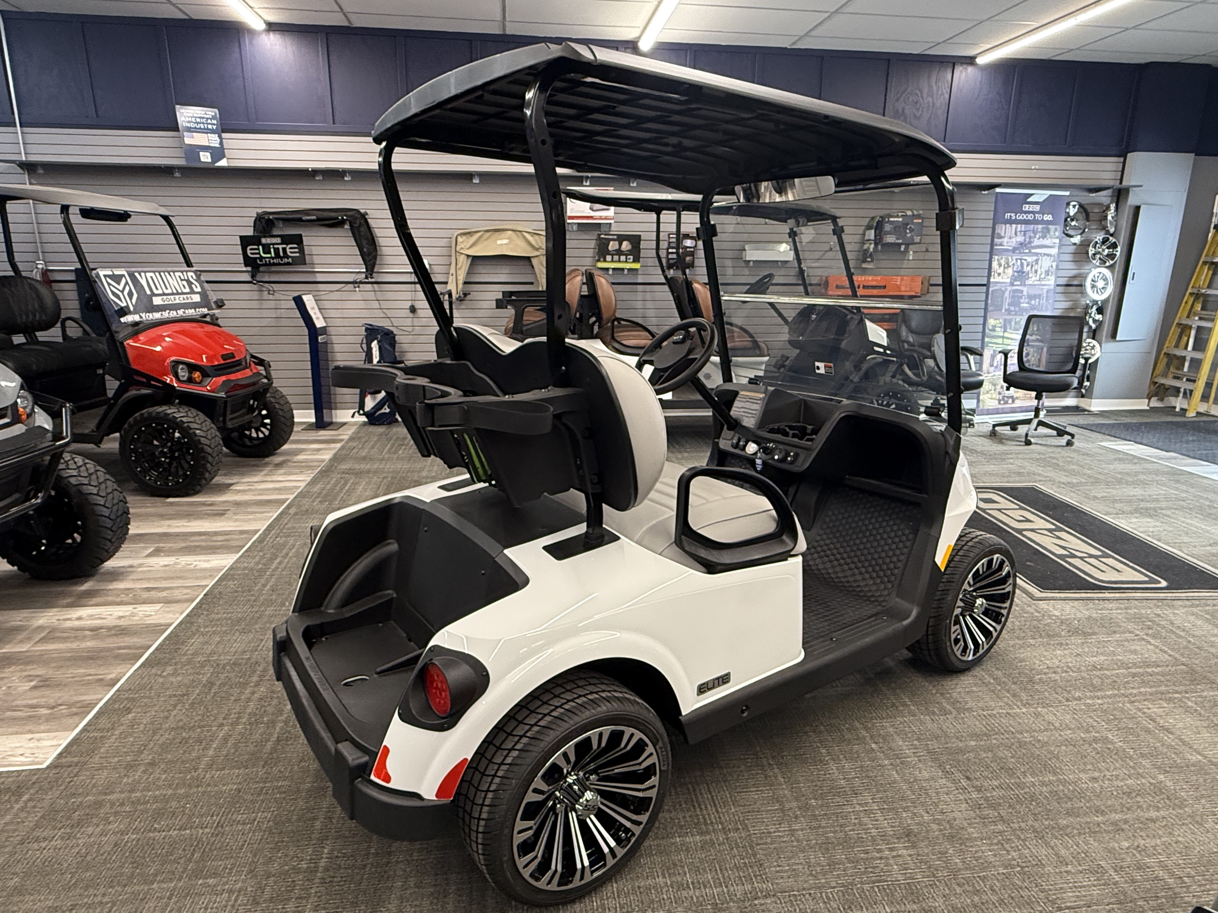 New 2026 E-Z-GO RXV 2 Freedom ELiTE Lithium, Dysart IA | Specs