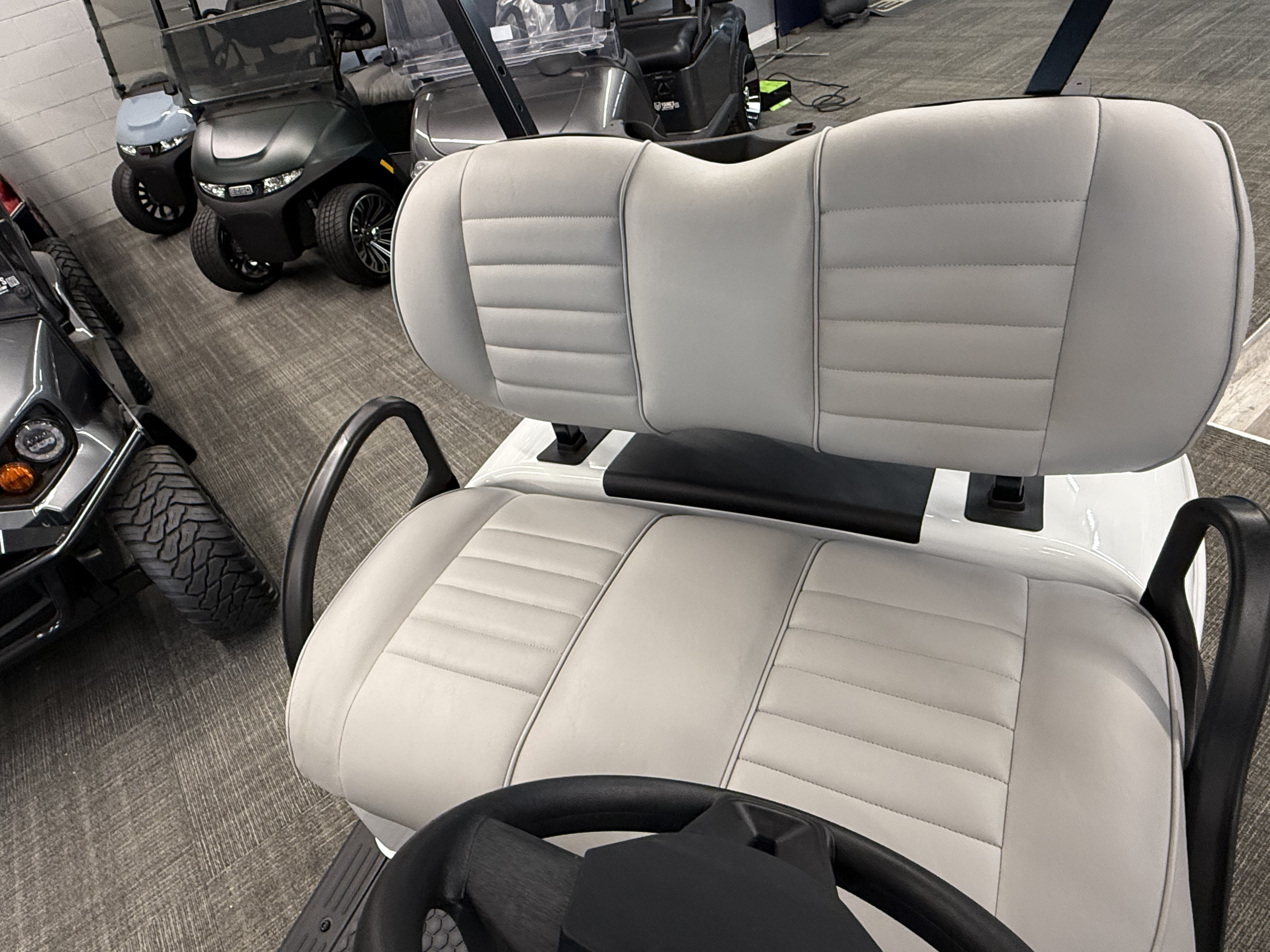 New 2026 E-Z-GO RXV 2 Freedom ELiTE Lithium, Dysart IA | Specs