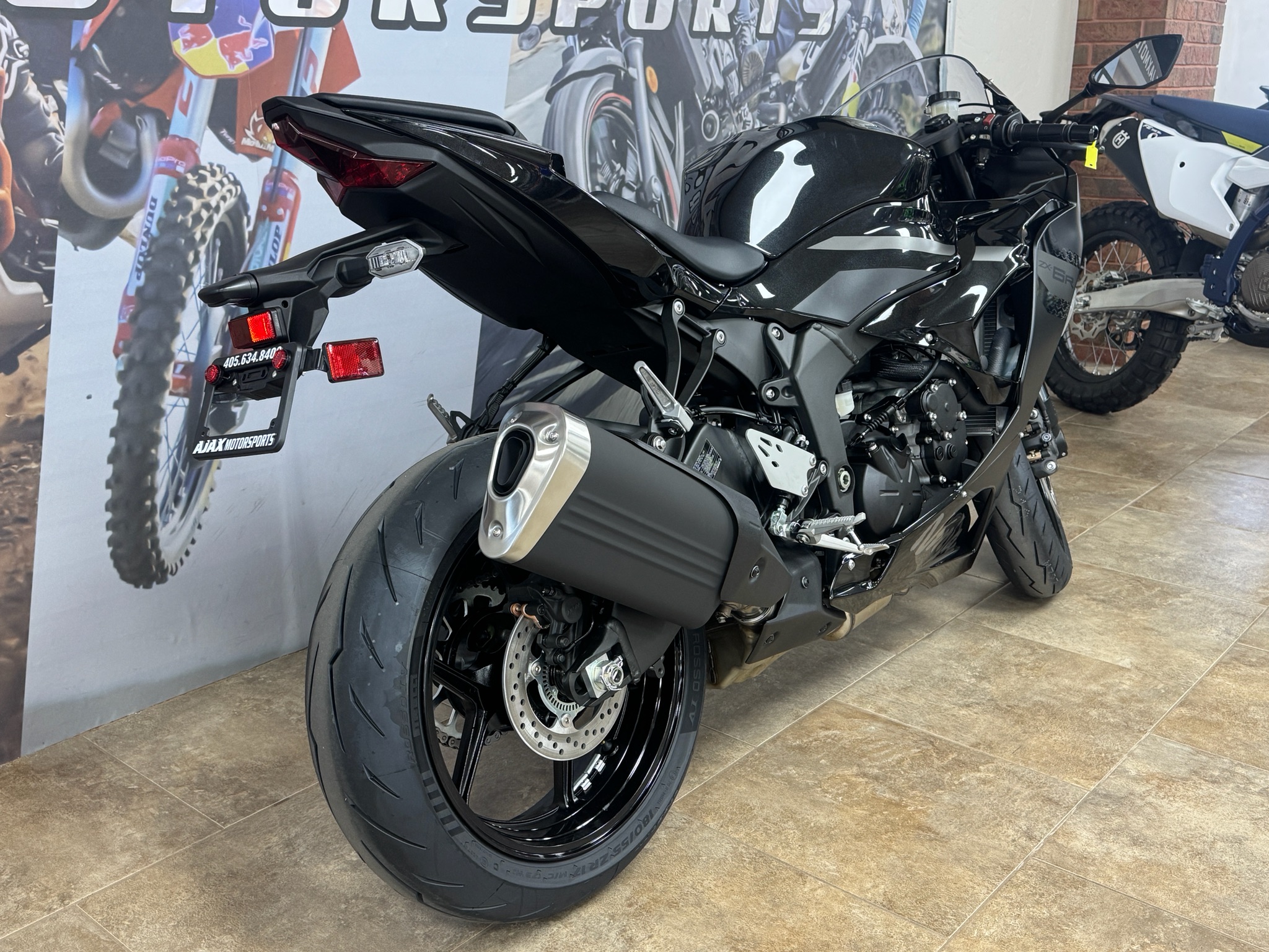 2027 Kawasaki Ninja® ZX-6R 3