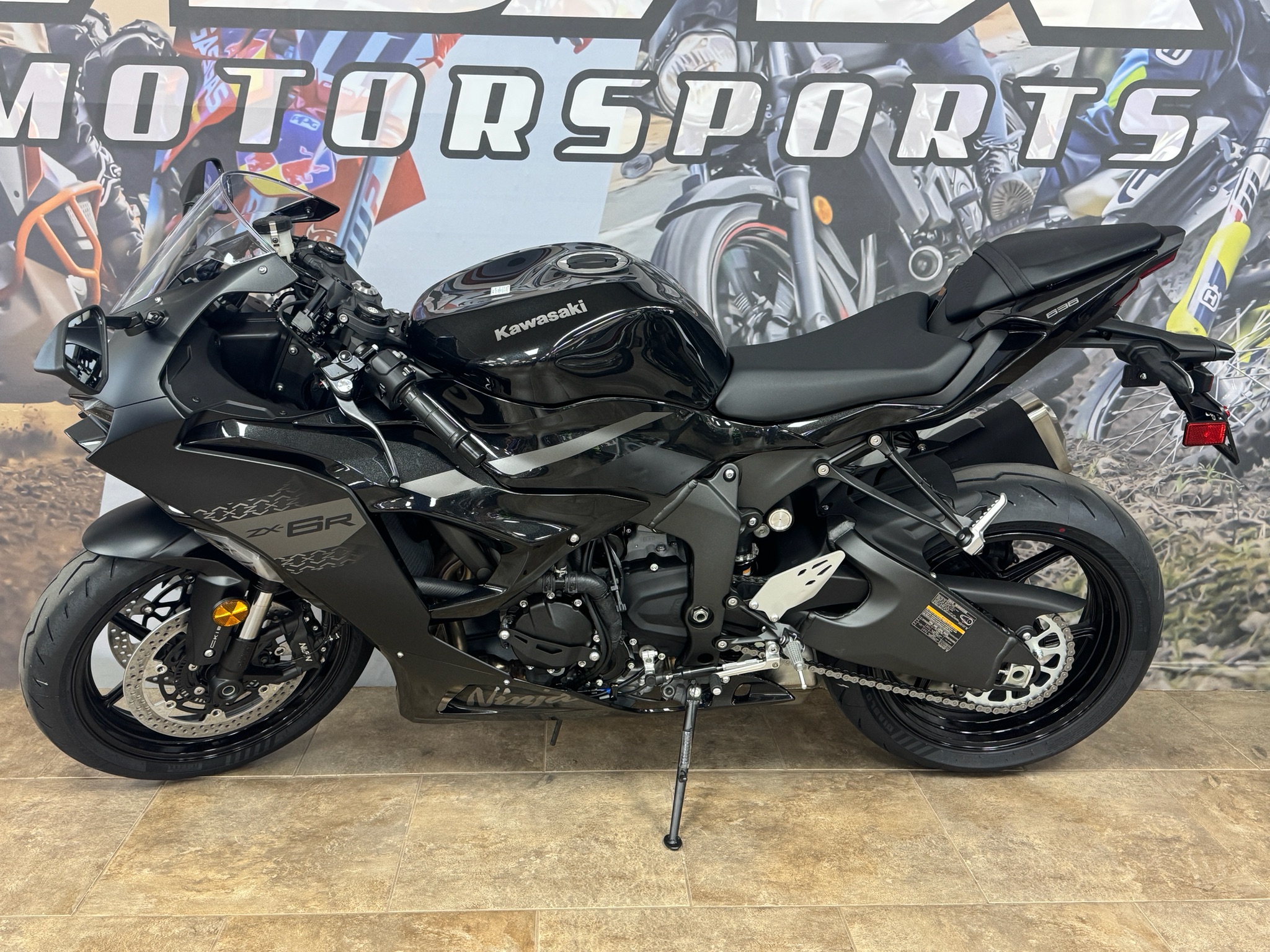 2027 Kawasaki Ninja® ZX-6R 4