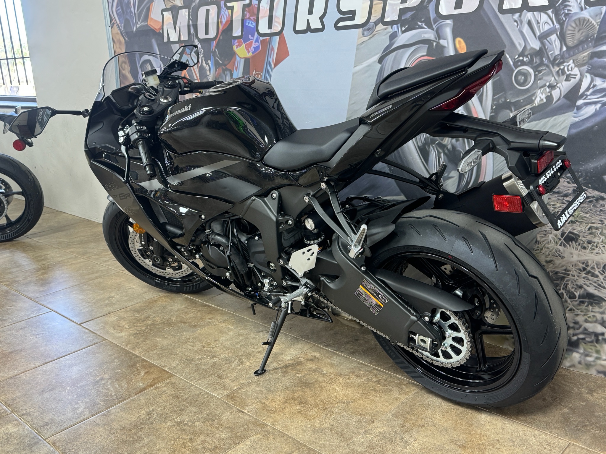 2027 Kawasaki Ninja® ZX-6R 6