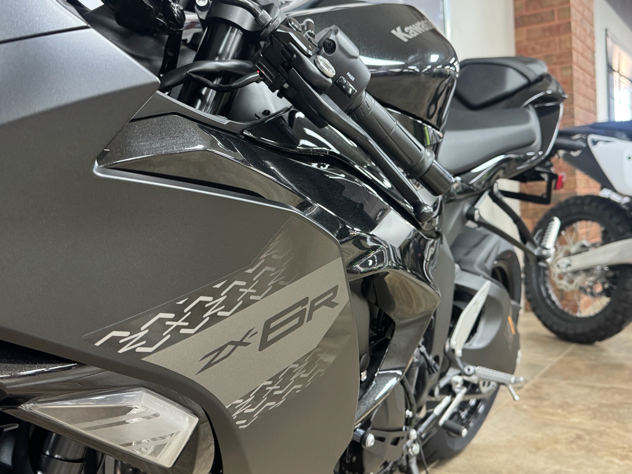 2027 Kawasaki Ninja® ZX-6R 7
