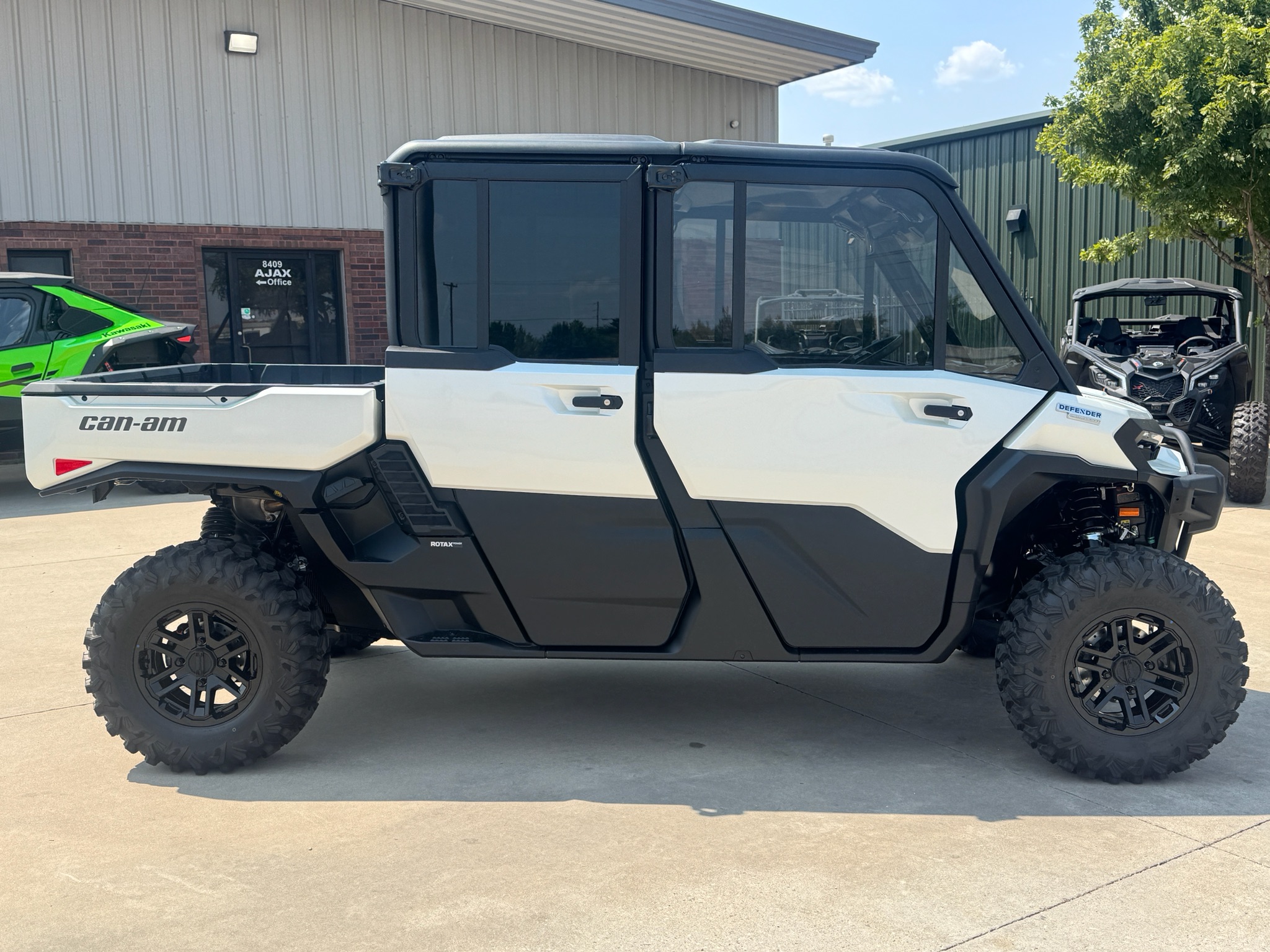 2026 Can-Am™ Defender MAX Limited HD11 1