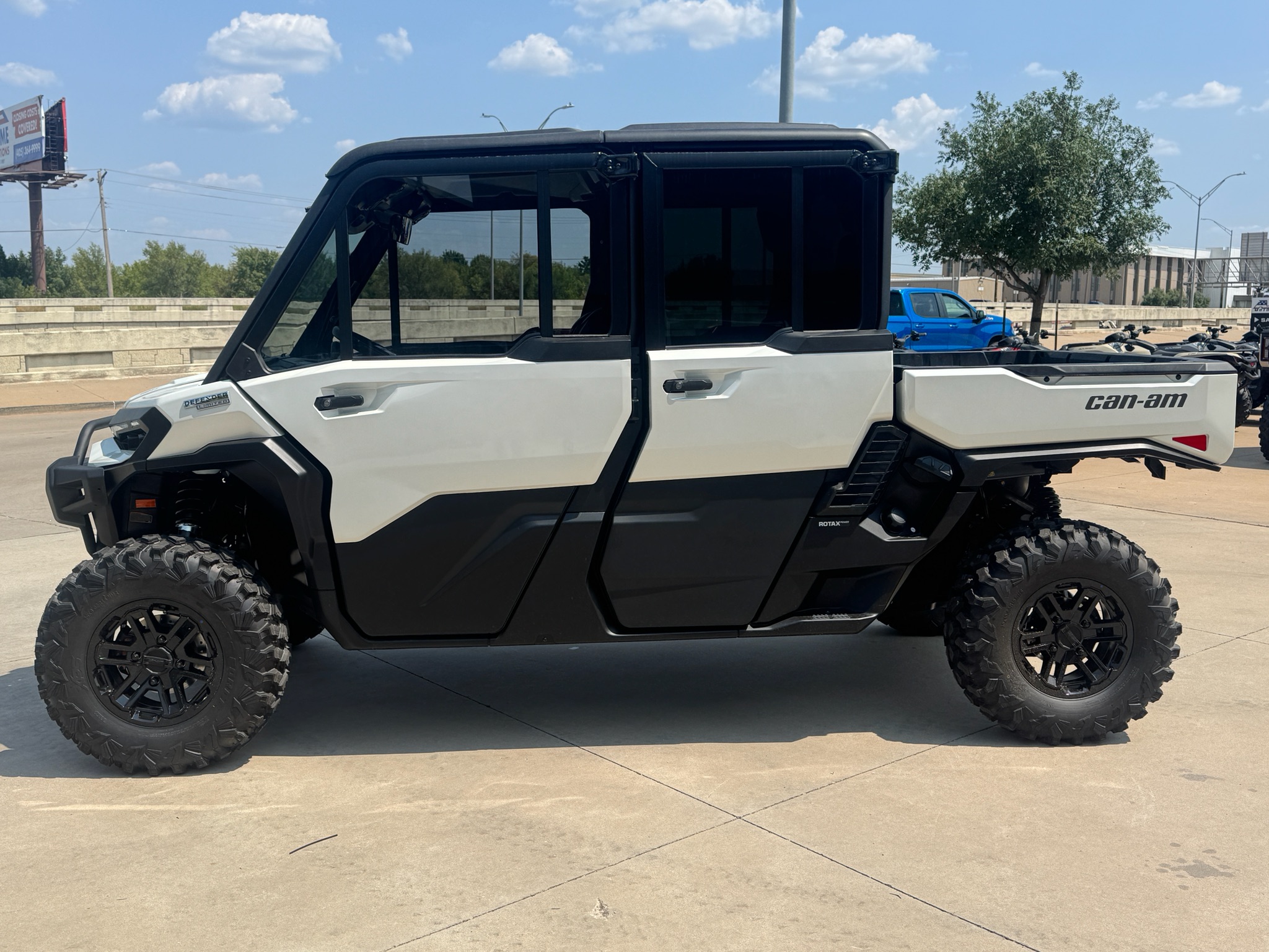 2026 Can-Am™ Defender MAX Limited HD11 2