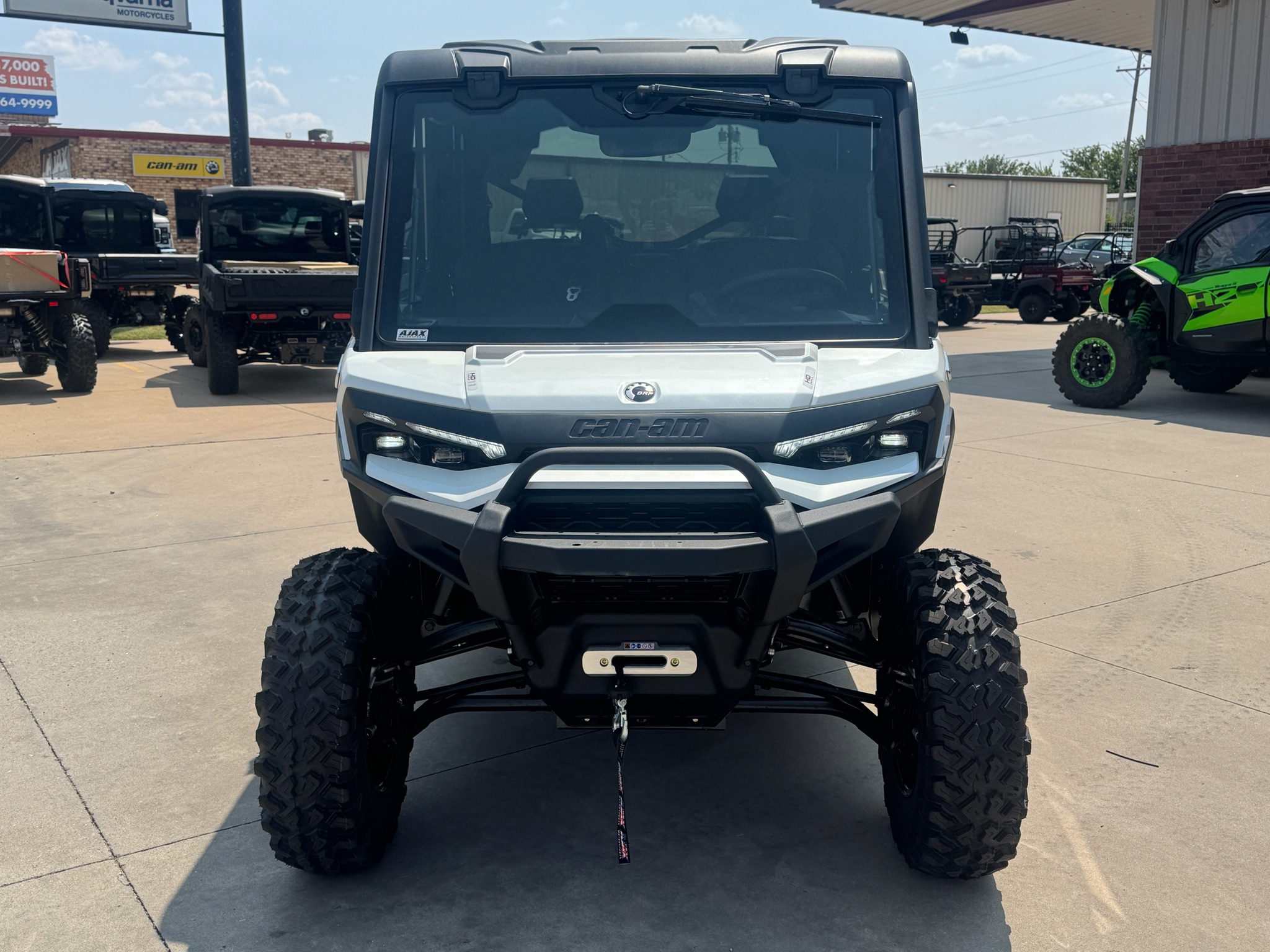 2026 Can-Am™ Defender MAX Limited HD11 4