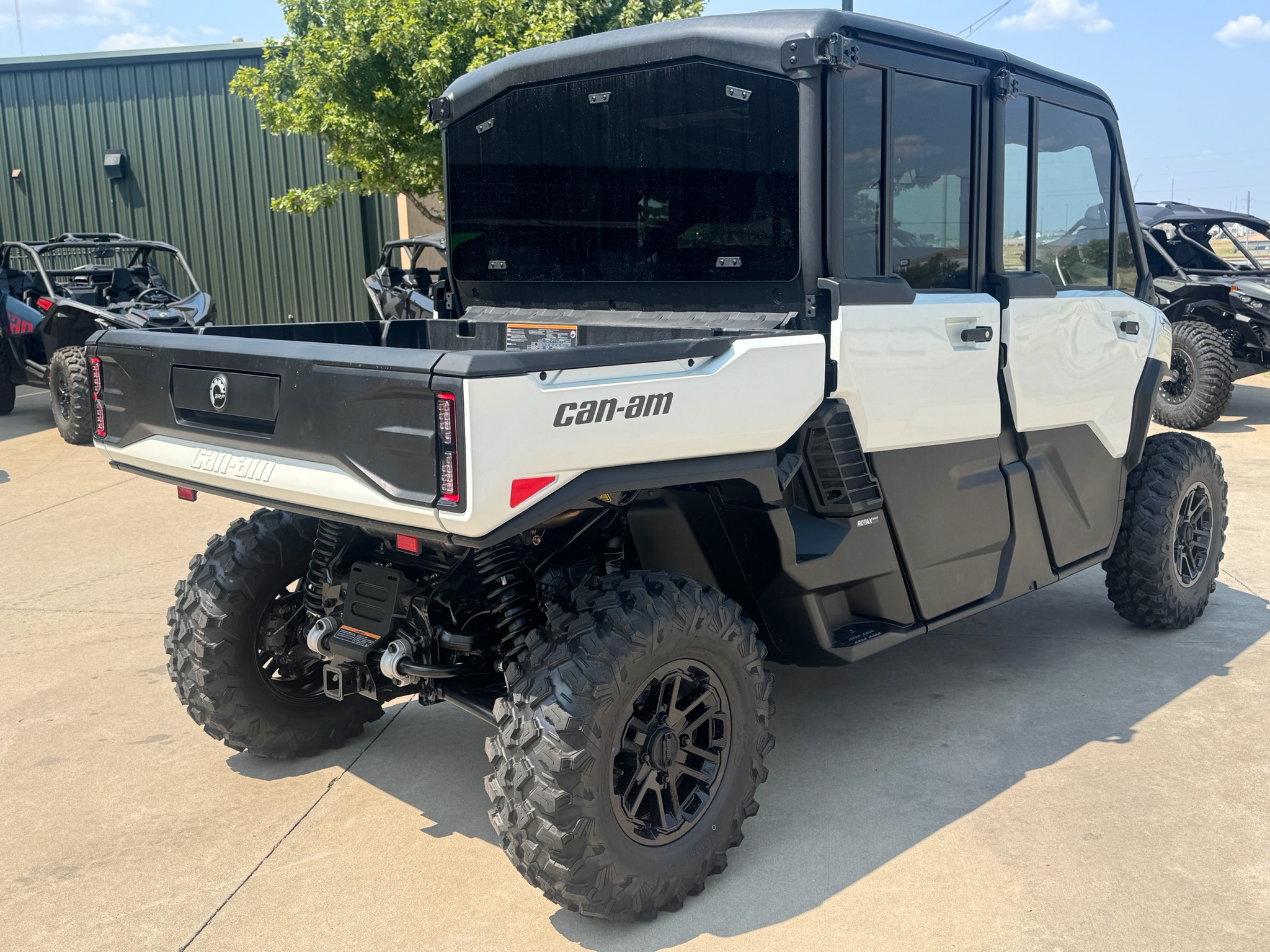 2026 Can-Am™ Defender MAX Limited HD11 6