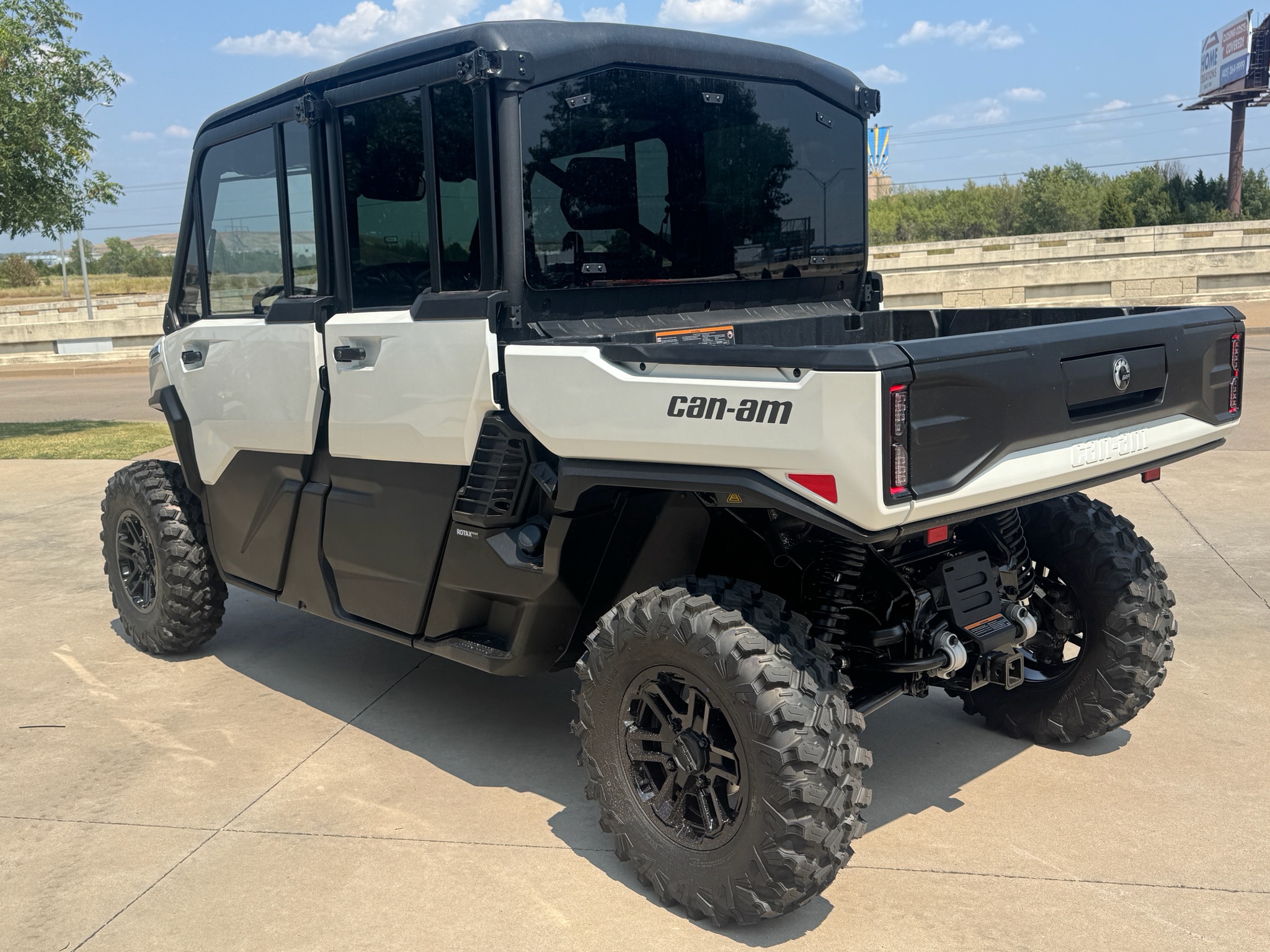2026 Can-Am™ Defender MAX Limited HD11 8