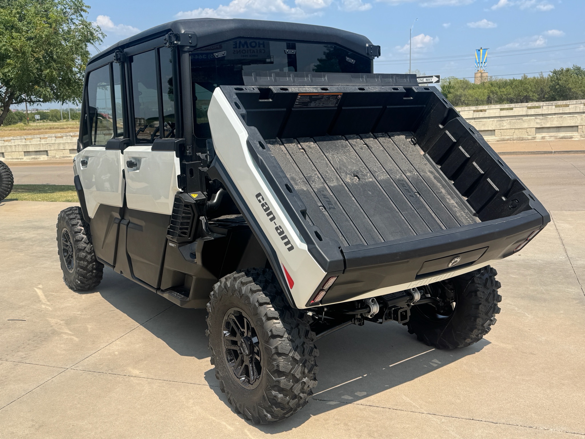 2026 Can-Am™ Defender MAX Limited HD11 9