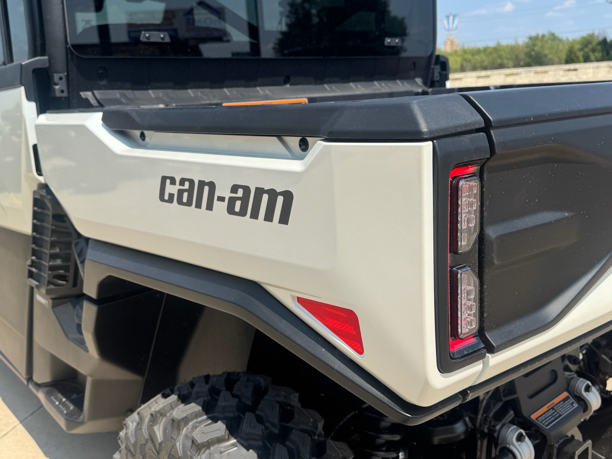 2026 Can-Am™ Defender MAX Limited HD11 10