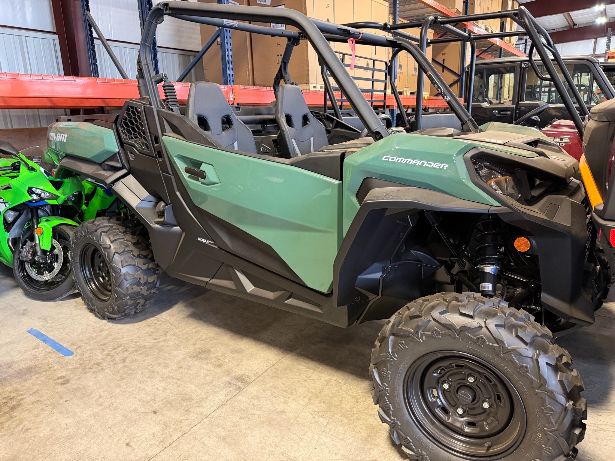 2026 Can-Am™ Commander DPS 700 1