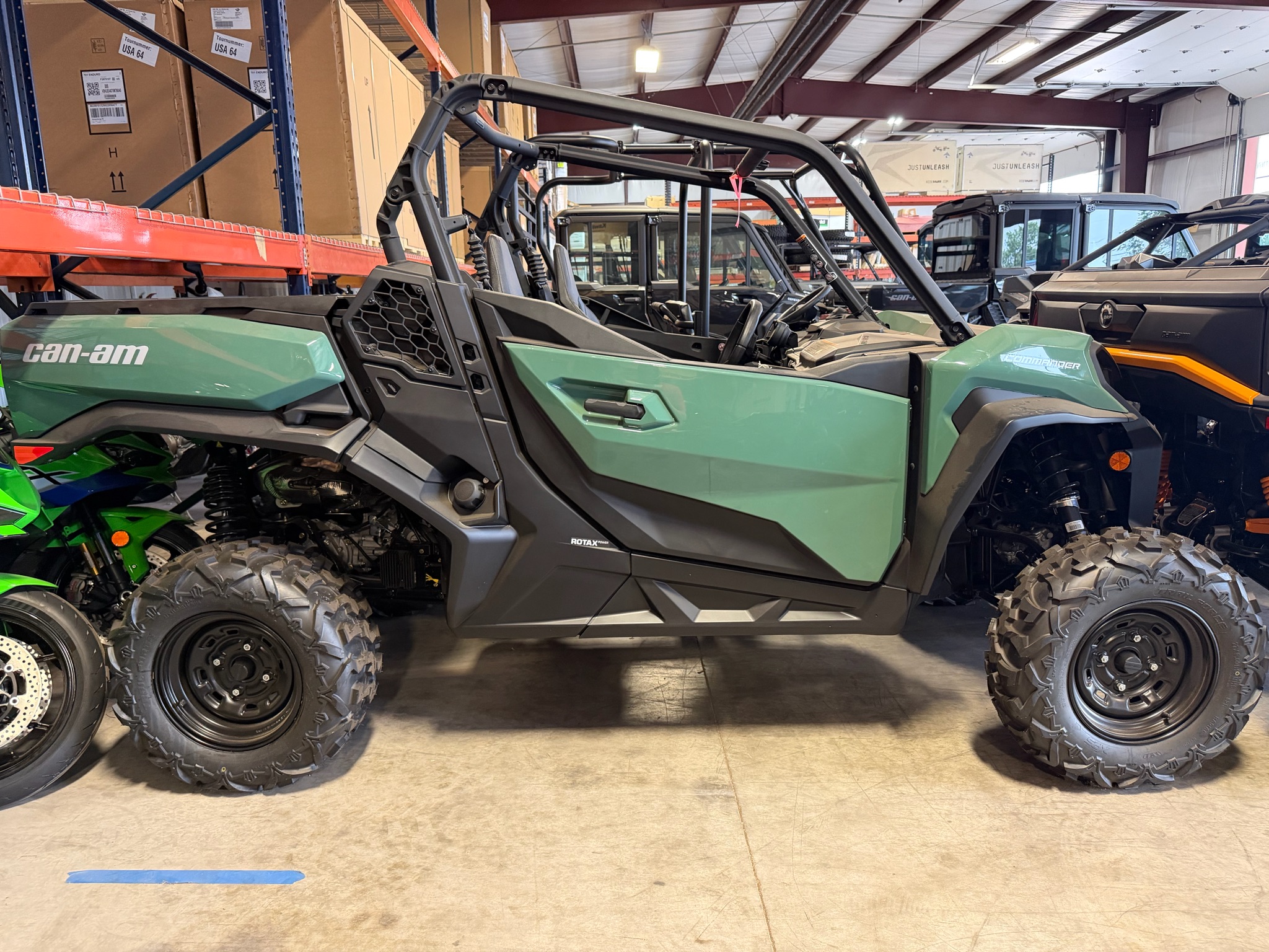 2026 Can-Am™ Commander DPS 700 2