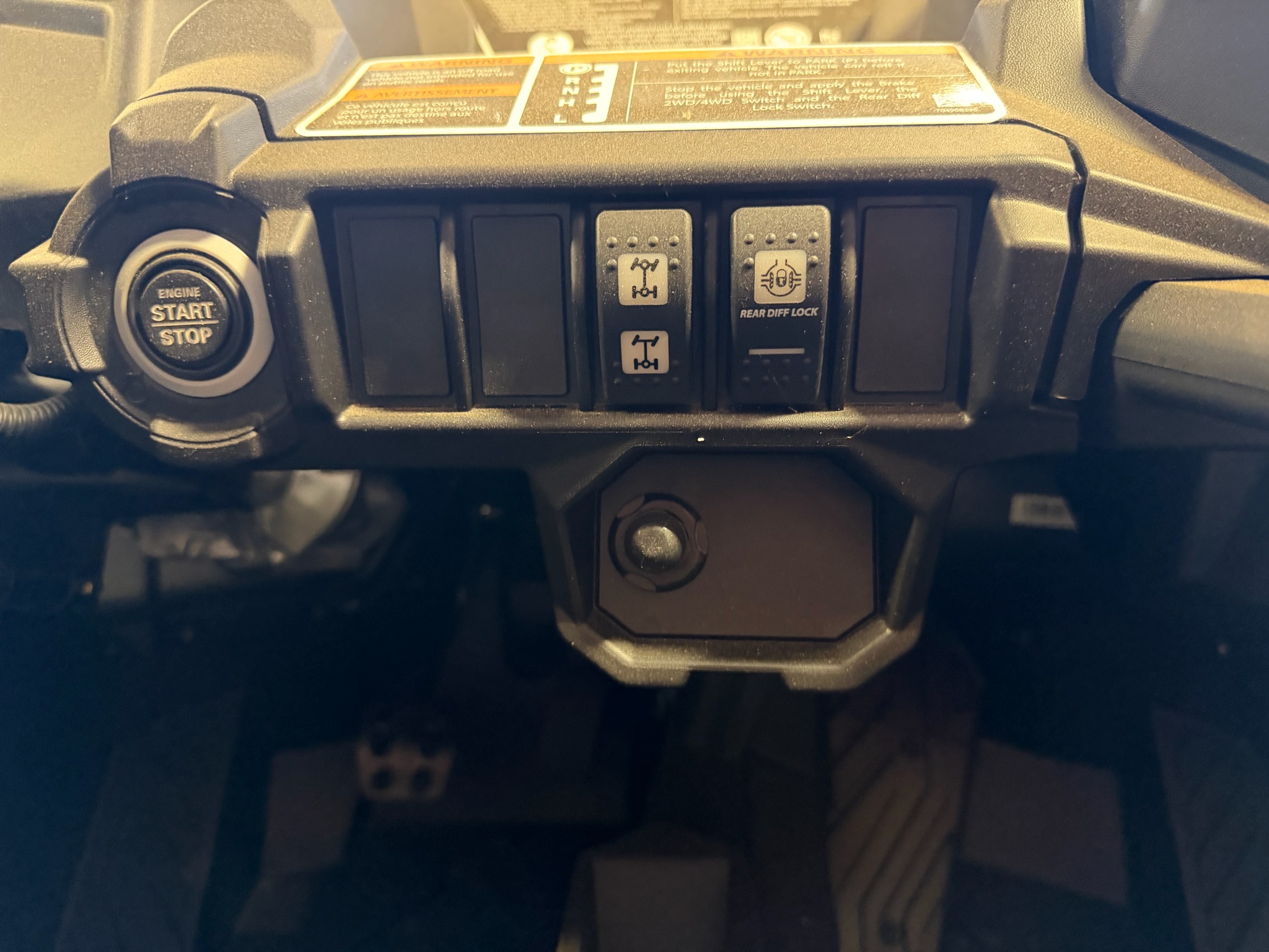 2026 Can-Am™ Commander DPS 700 4