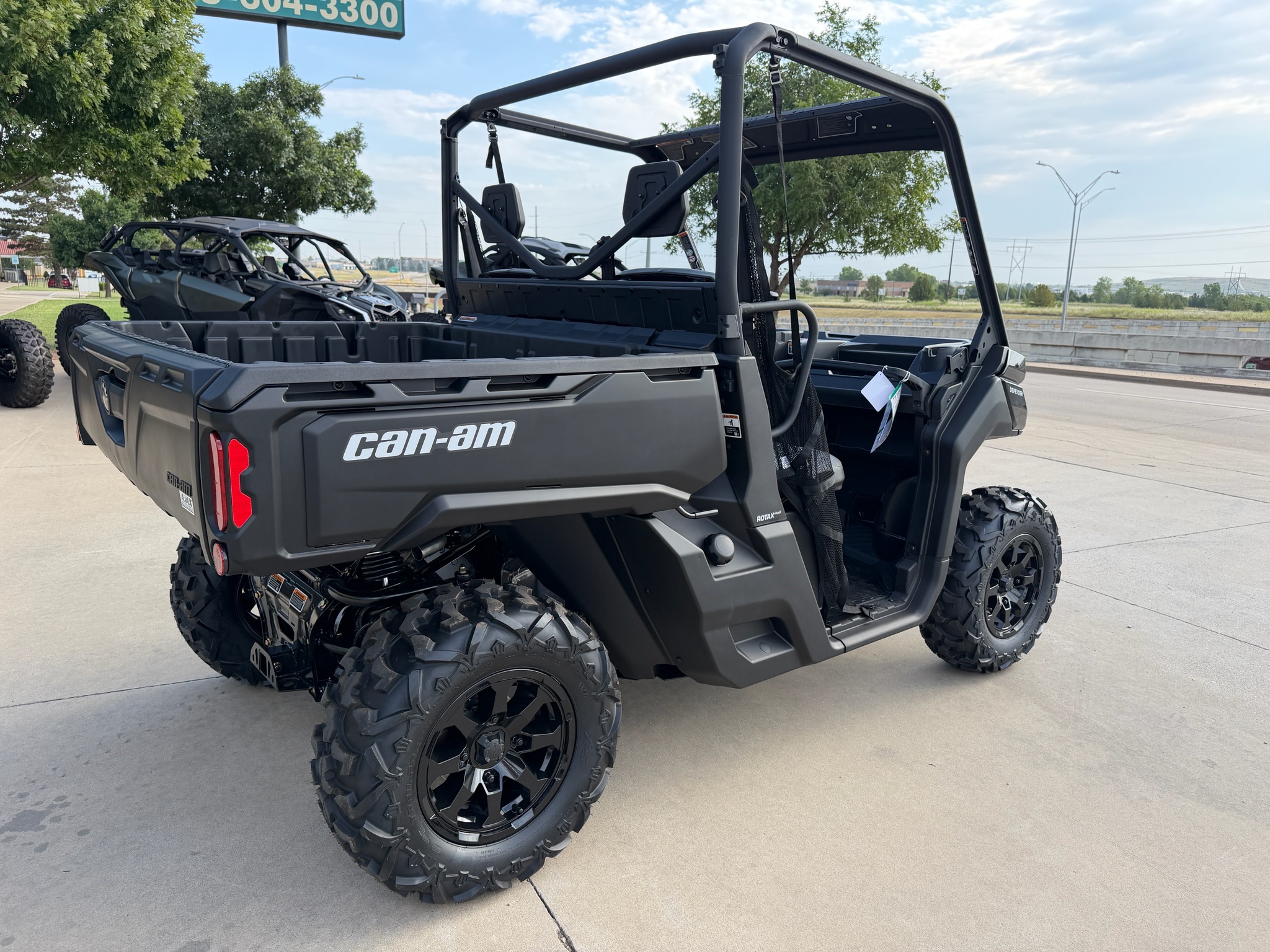 2026 Can-Am™ Defender DPS HD9 4
