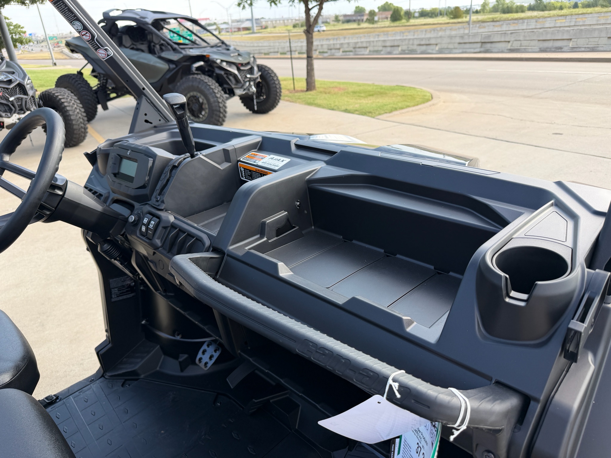 2026 Can-Am™ Defender DPS HD9 8