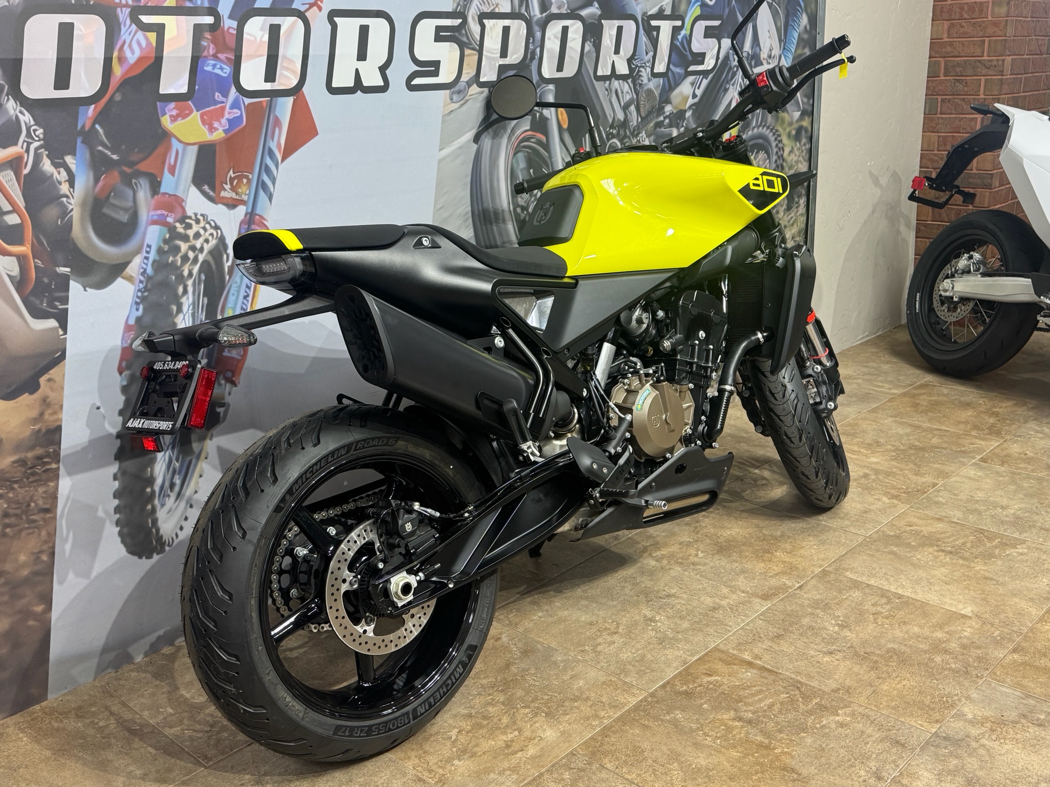 2026 Husqvarna Vitpilen 801 3