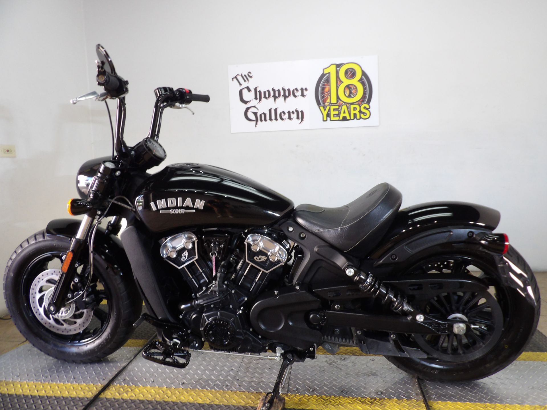 2019  Scout® Bobber ABS 10