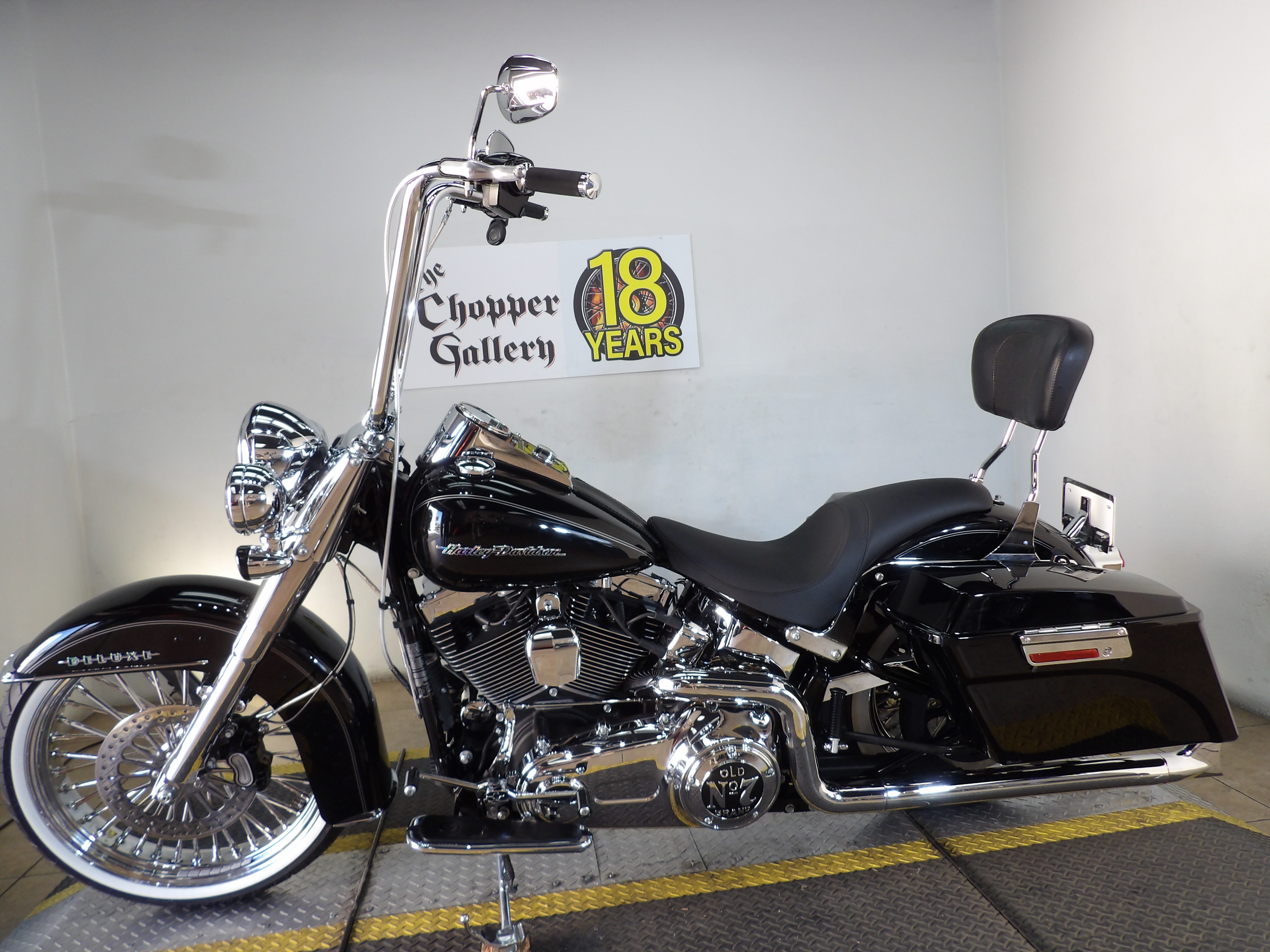 2017 Harley-Davidson Softail® Deluxe 6