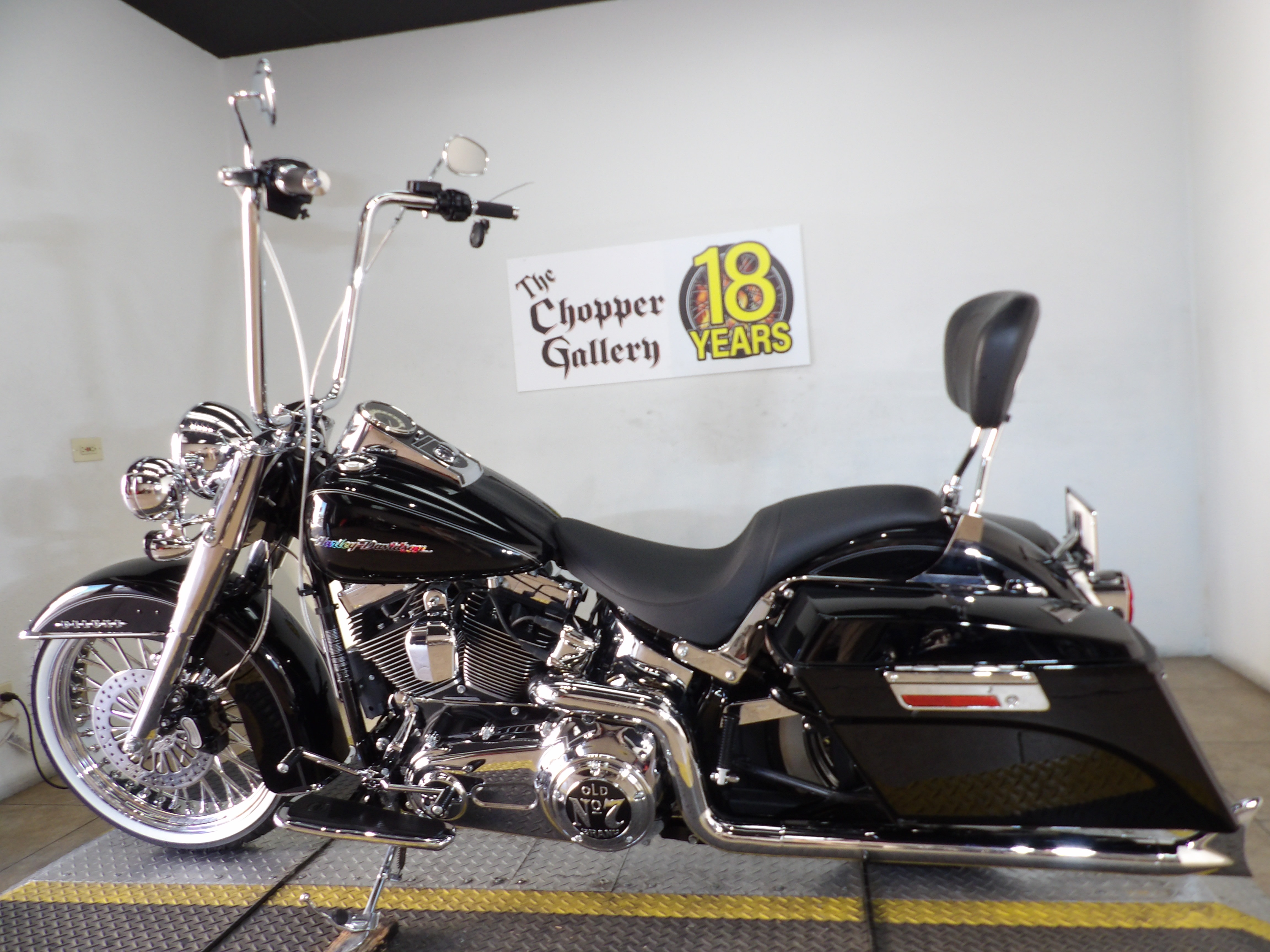 2017 Harley-Davidson Softail® Deluxe 10