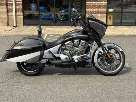 2016 Victory Magnum — photo 1 of 9